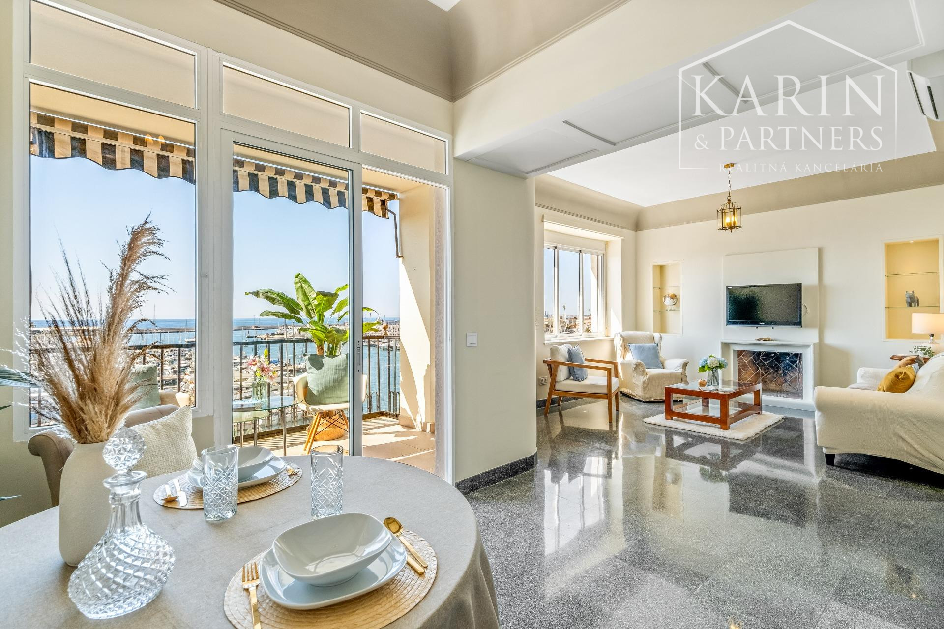 Exkluzívny 4-spálňový APARTMÁN na pobreží