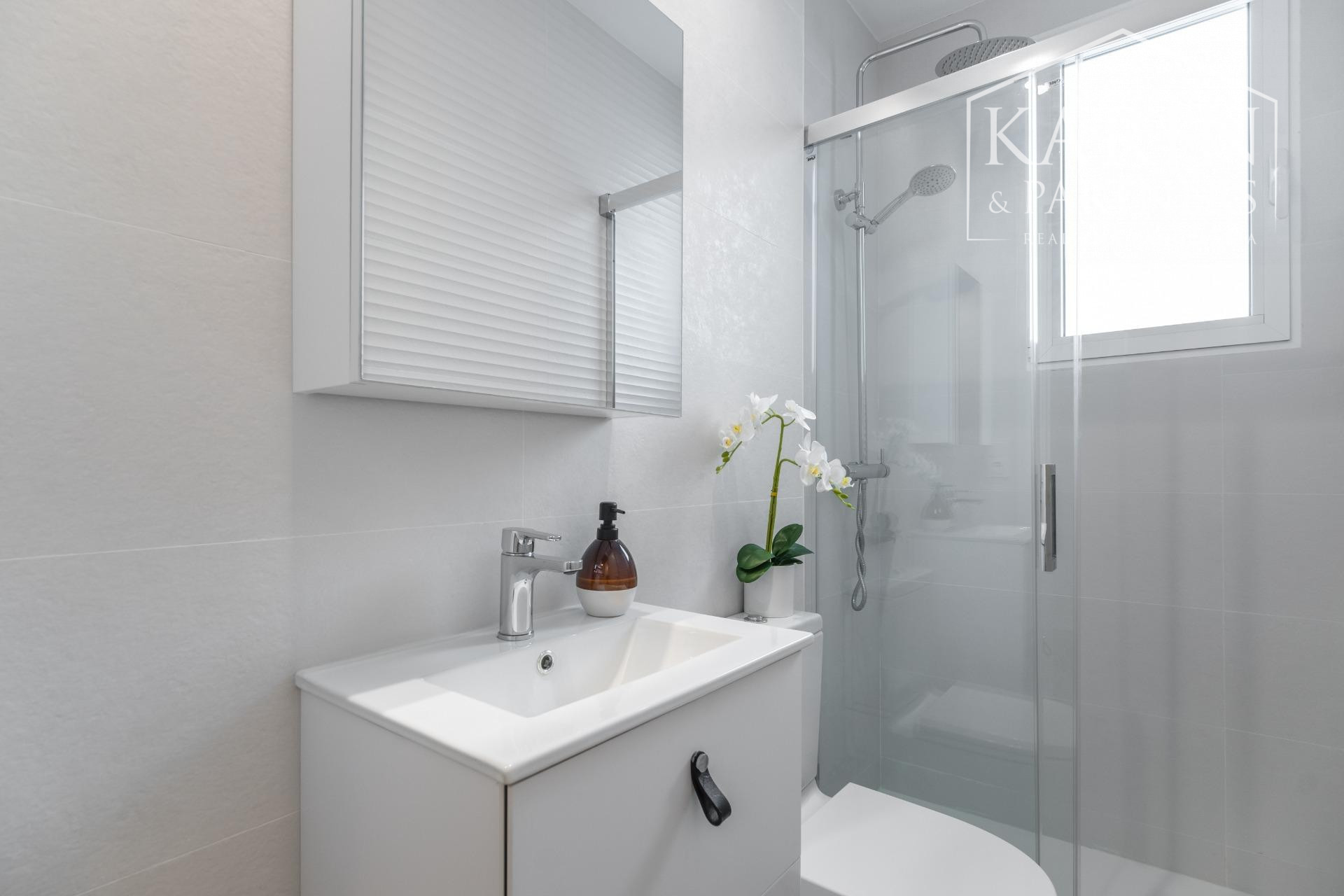 Exkluzívny 4-spálňový APARTMÁN na pobreží