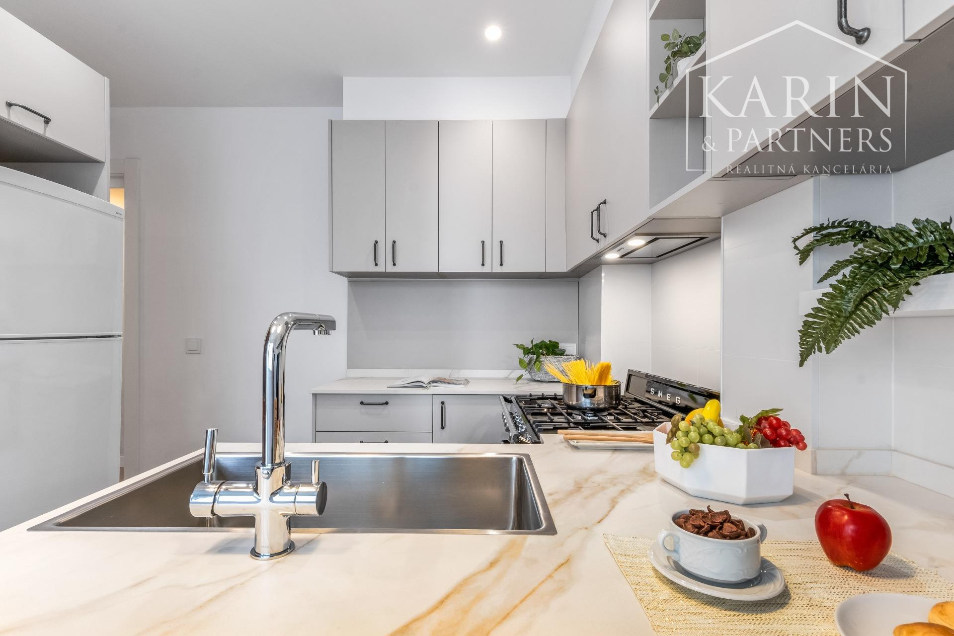 Exkluzívny 4-spálňový APARTMÁN na pobreží