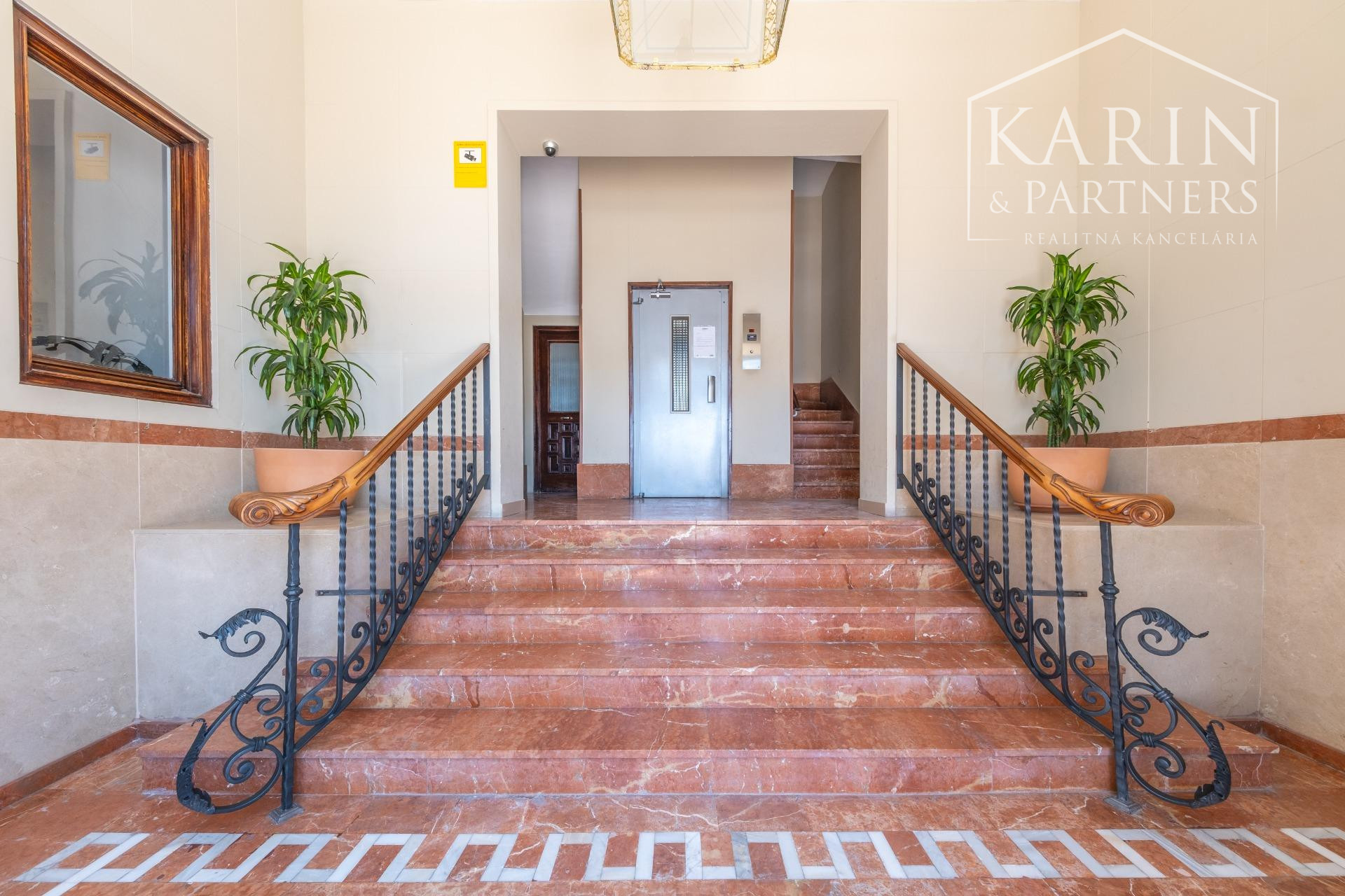 Exkluzívny 4-spálňový APARTMÁN na pobreží