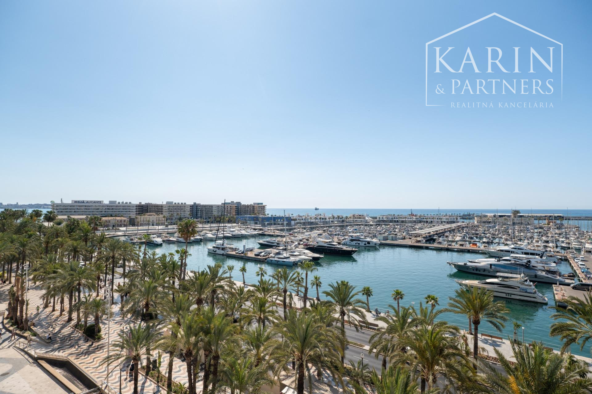 Exkluzívny 4-spálňový APARTMÁN na pobreží