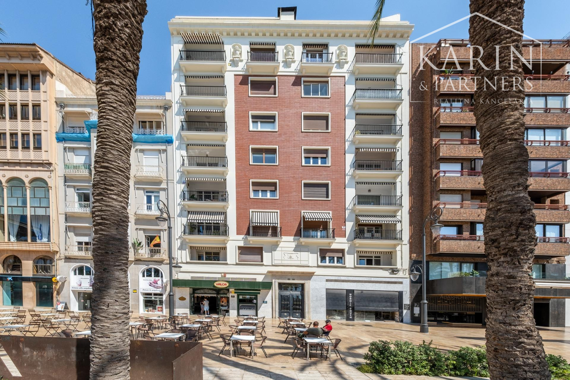 Exkluzívny 4-spálňový APARTMÁN na pobreží