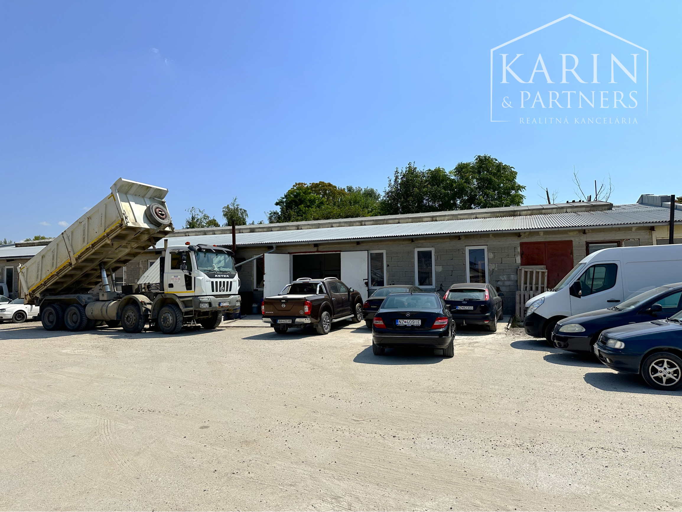 Investičná nehnuteľnosť - VÝROBNÝ AREÁL - SKLADY