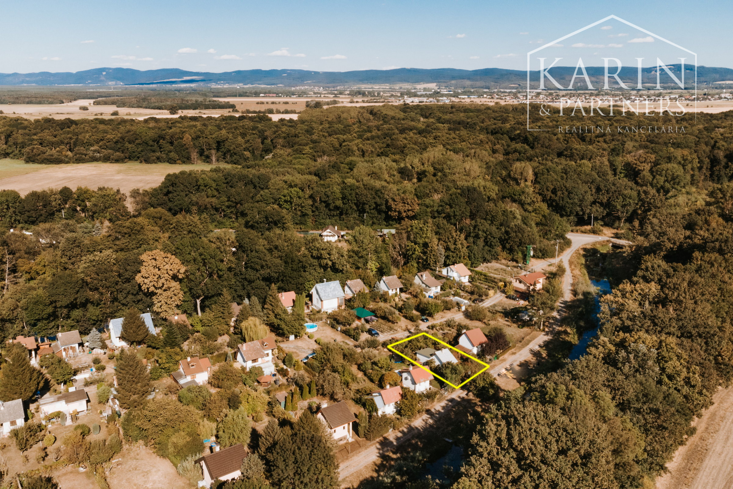 Chata pri Lábskom jazere neďaleko Bratislavy s možnosťou celoročného využitia