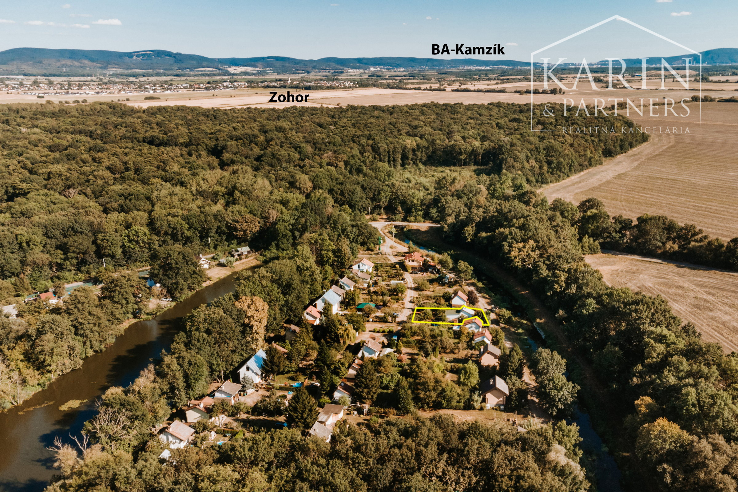 Chata pri Lábskom jazere neďaleko Bratislavy s možnosťou celoročného využitia