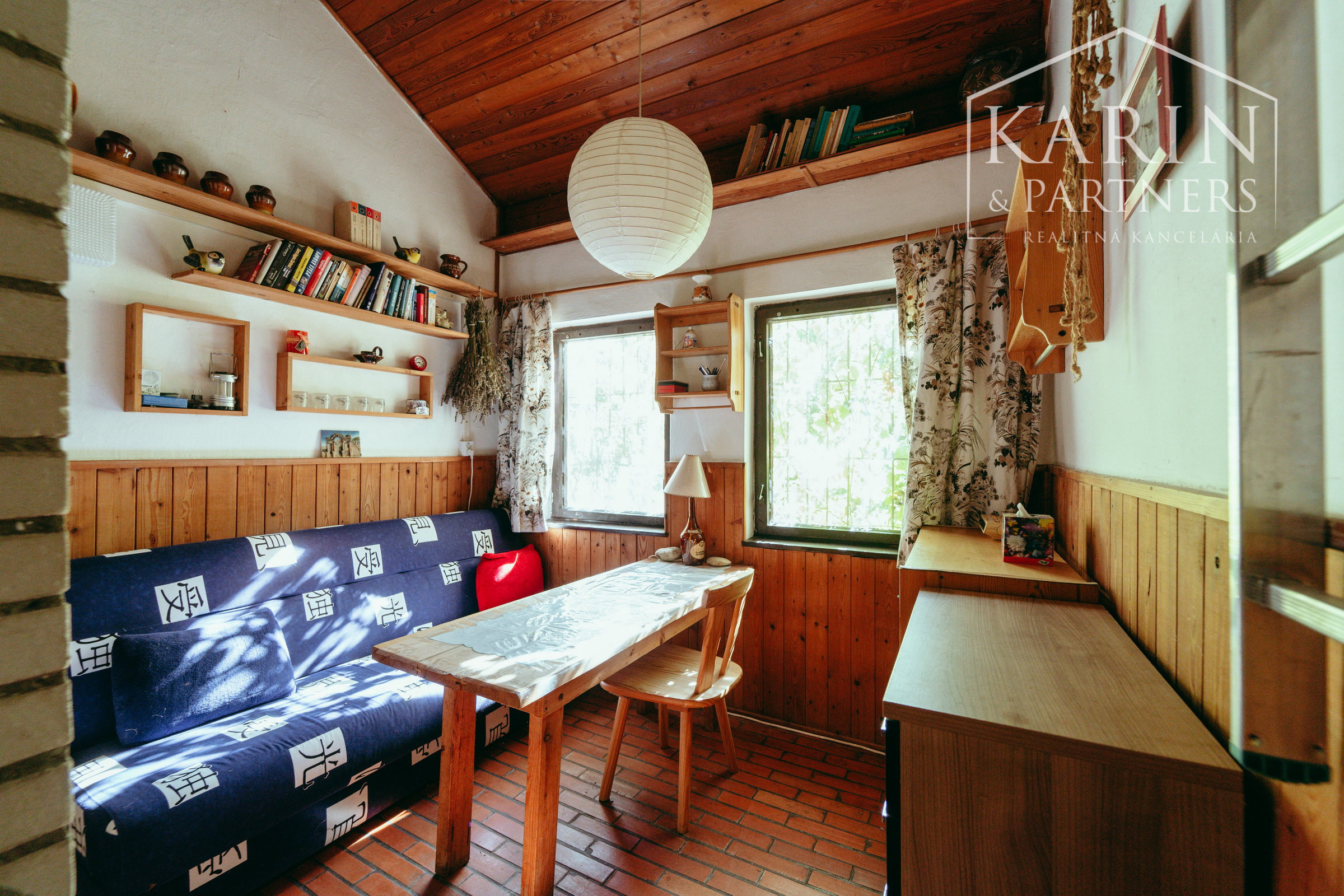 Chata pri Lábskom jazere neďaleko Bratislavy s možnosťou celoročného využitia