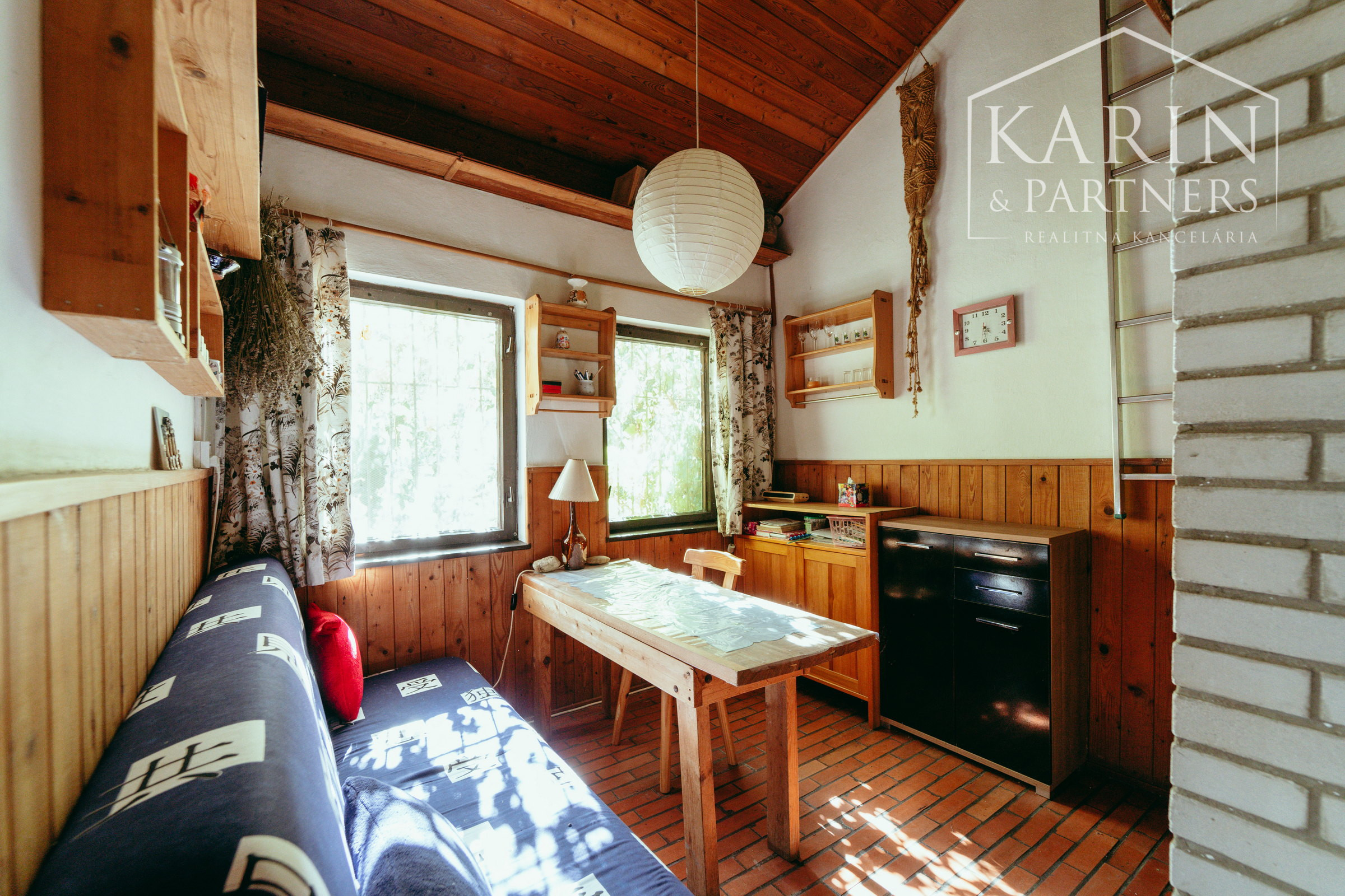 Chata pri Lábskom jazere neďaleko Bratislavy s možnosťou celoročného využitia