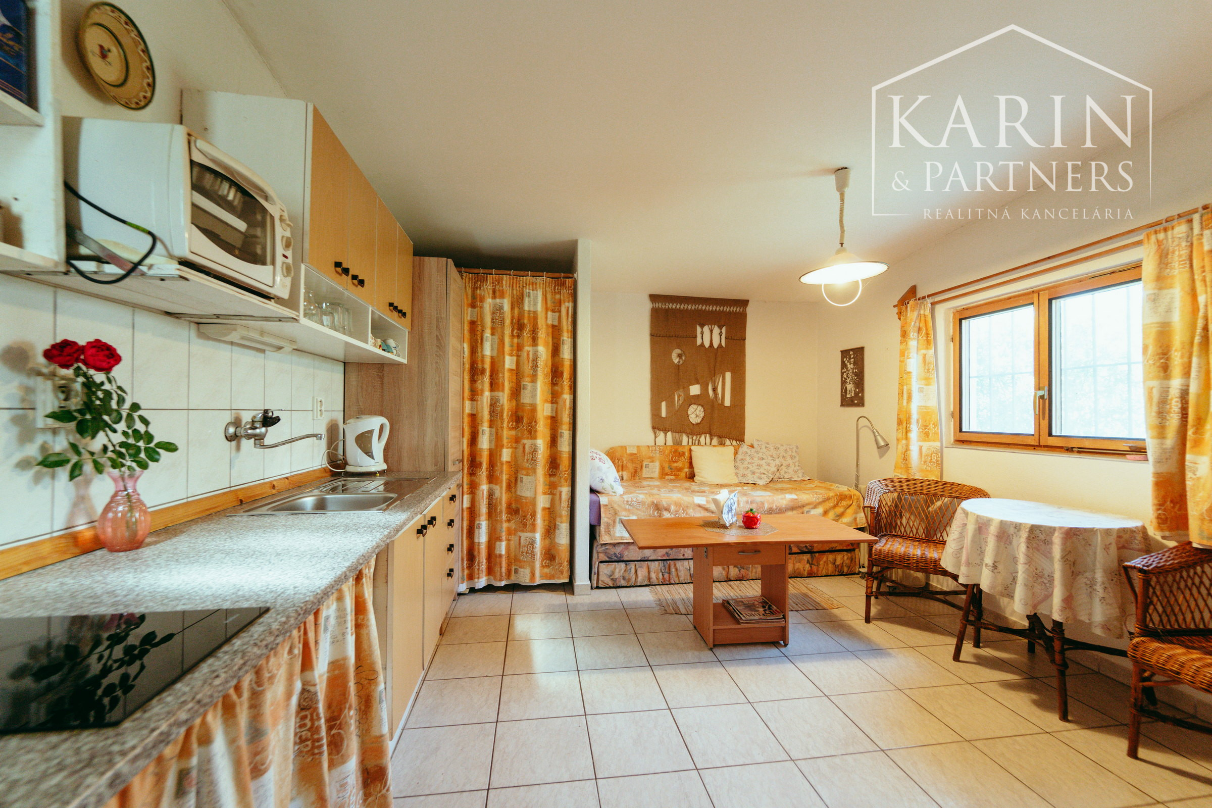 Chata pri Lábskom jazere neďaleko Bratislavy s možnosťou celoročného využitia