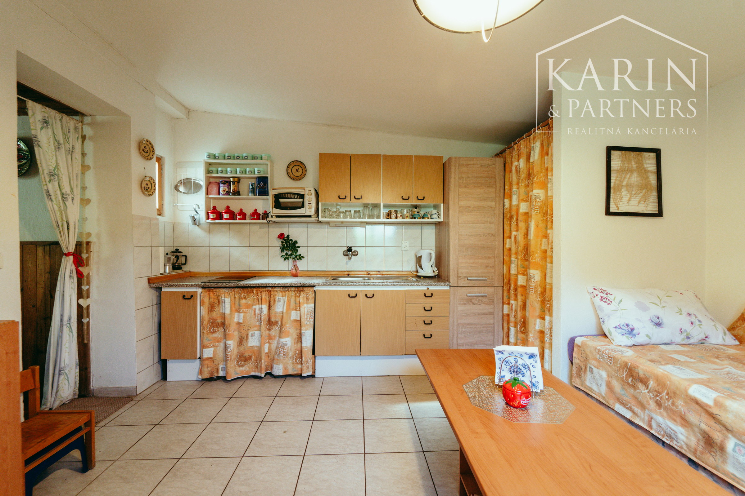 Chata pri Lábskom jazere neďaleko Bratislavy s možnosťou celoročného využitia