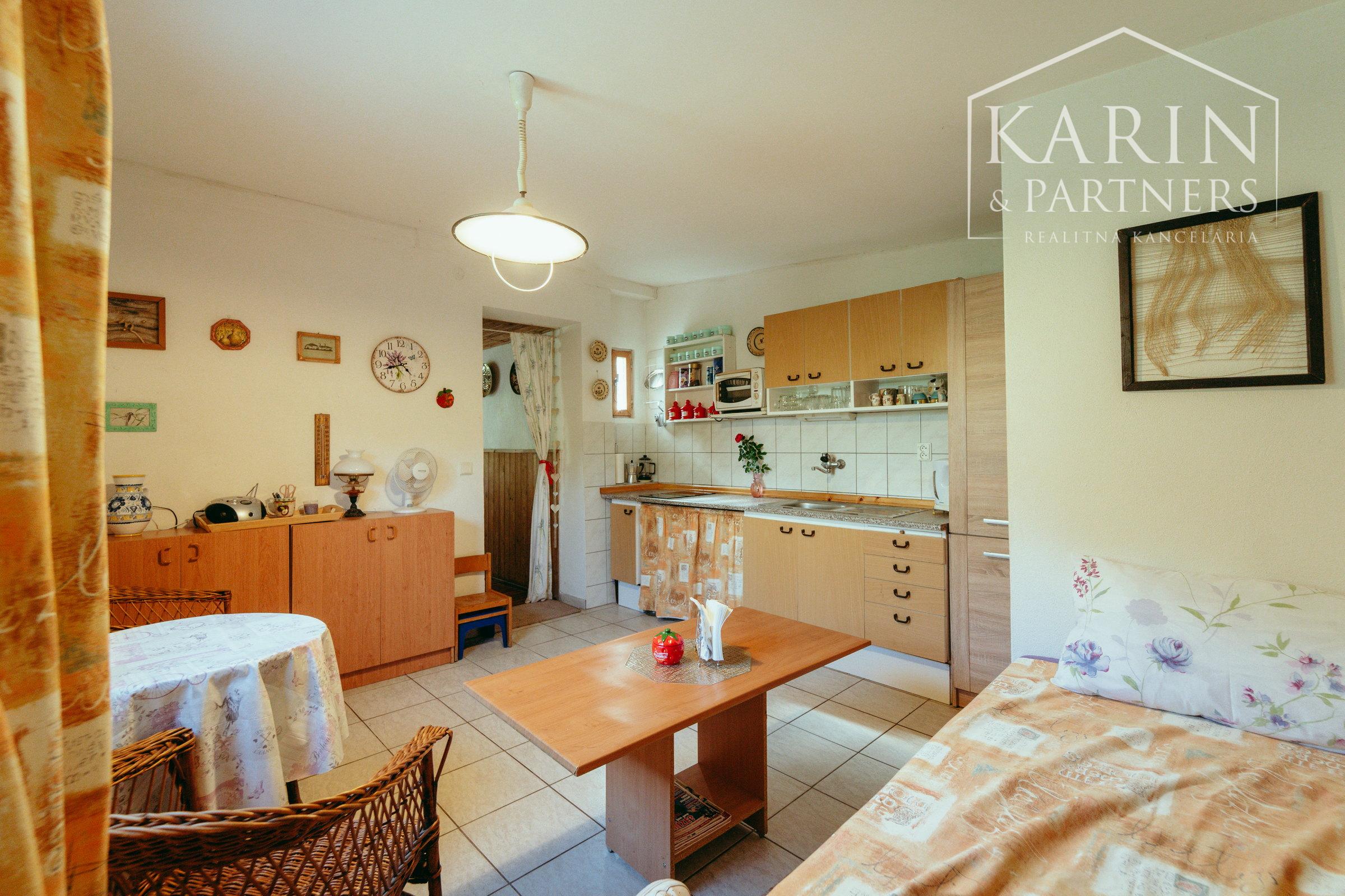 Chata pri Lábskom jazere neďaleko Bratislavy s možnosťou celoročného využitia