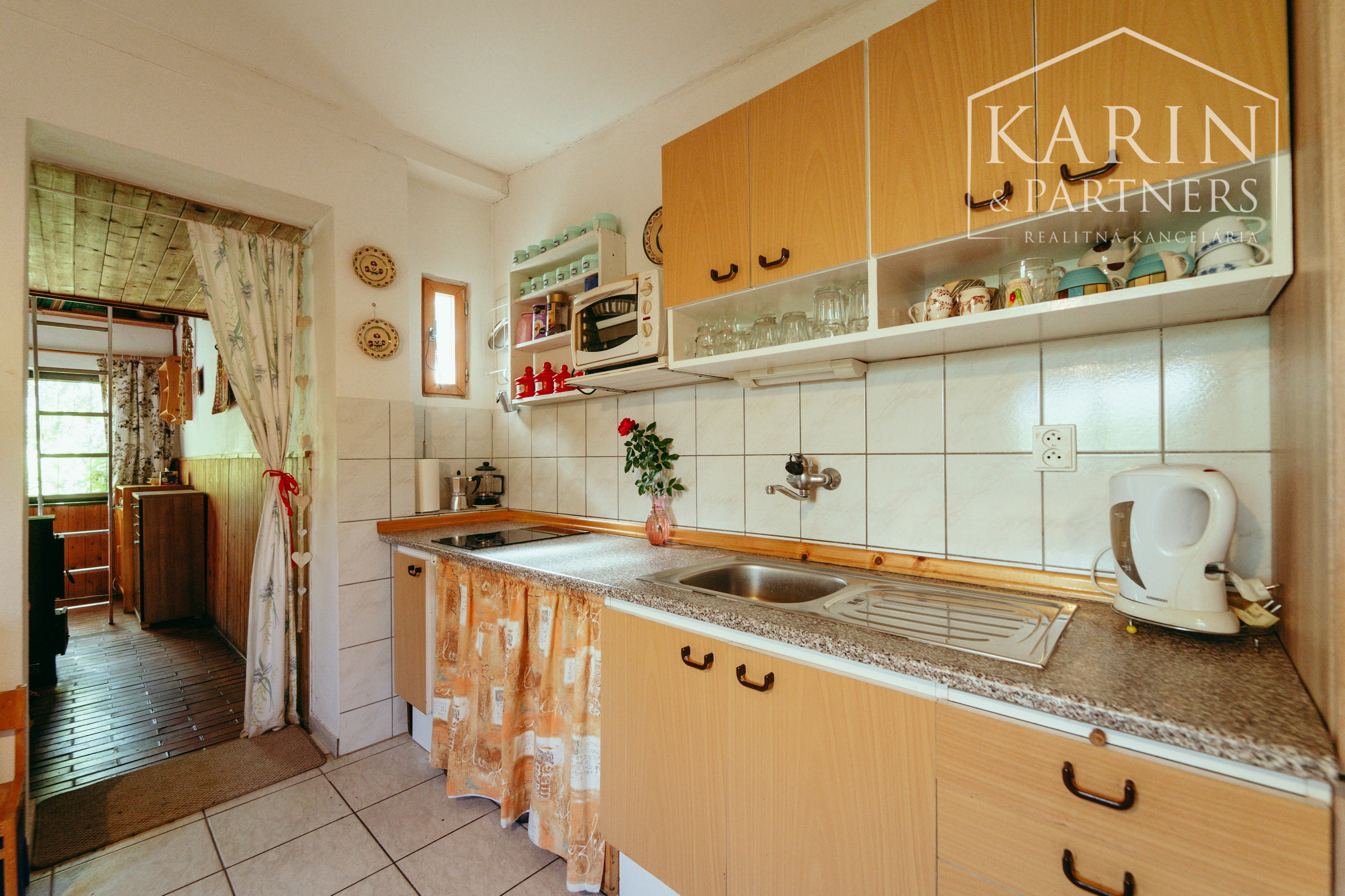 Chata pri Lábskom jazere neďaleko Bratislavy s možnosťou celoročného využitia