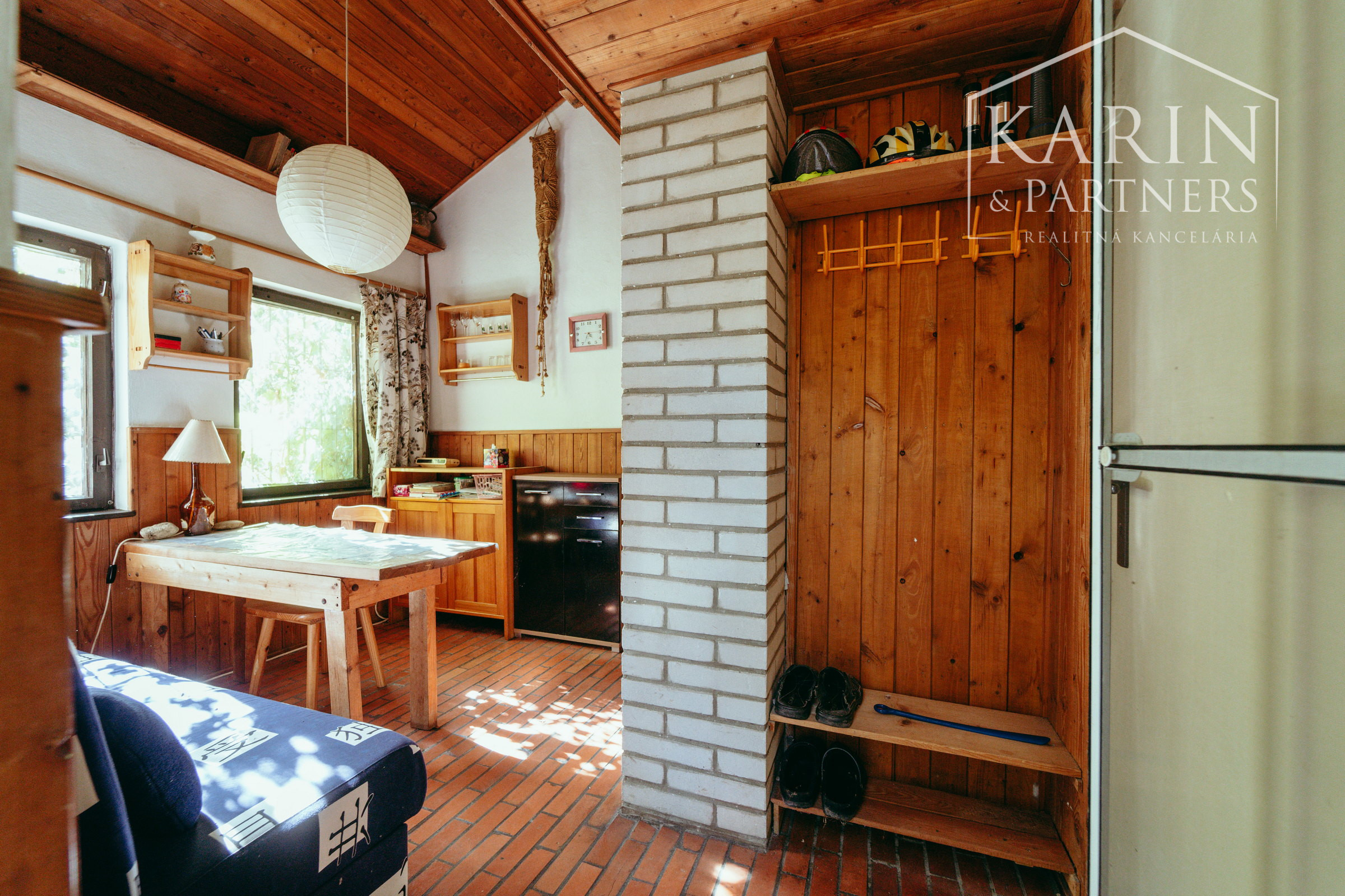 Chata pri Lábskom jazere neďaleko Bratislavy s možnosťou celoročného využitia