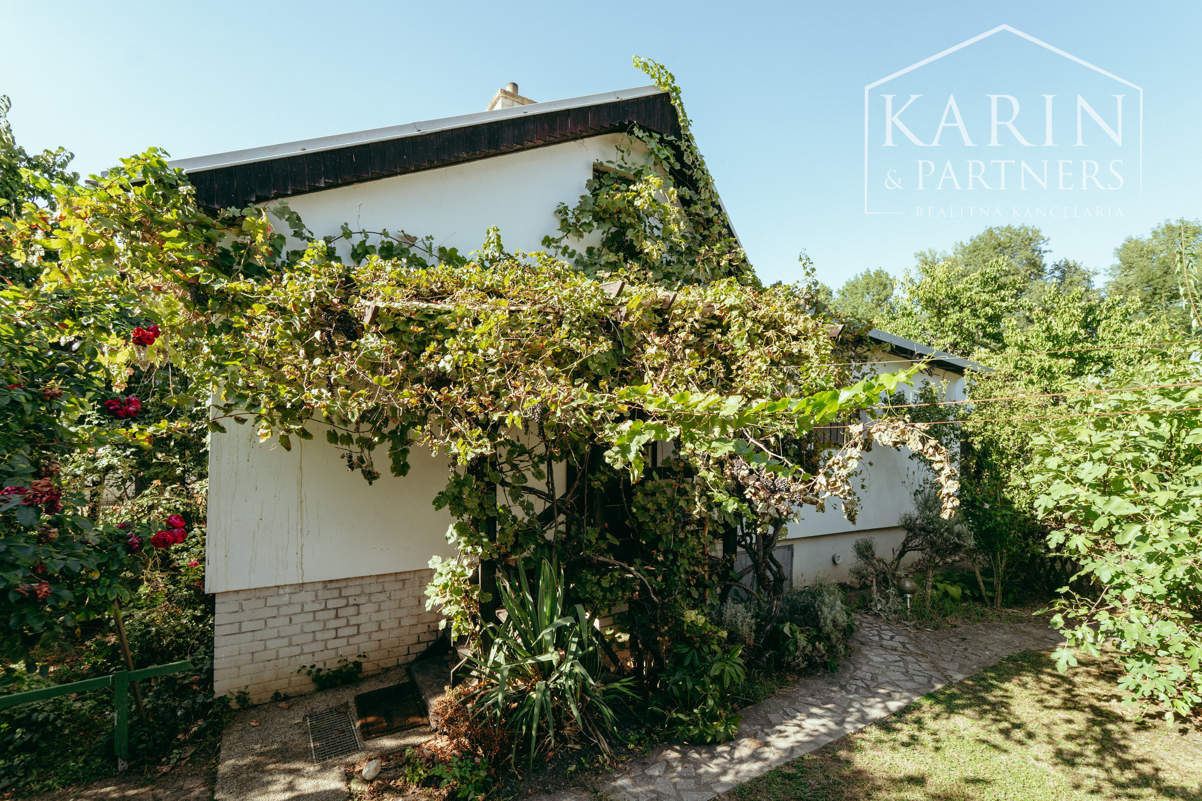 Chata pri Lábskom jazere neďaleko Bratislavy s možnosťou celoročného využitia