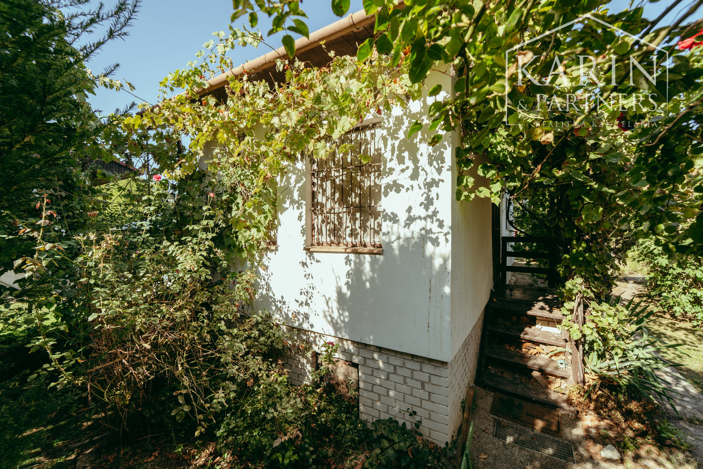 Chata pri Lábskom jazere neďaleko Bratislavy s možnosťou celoročného využitia