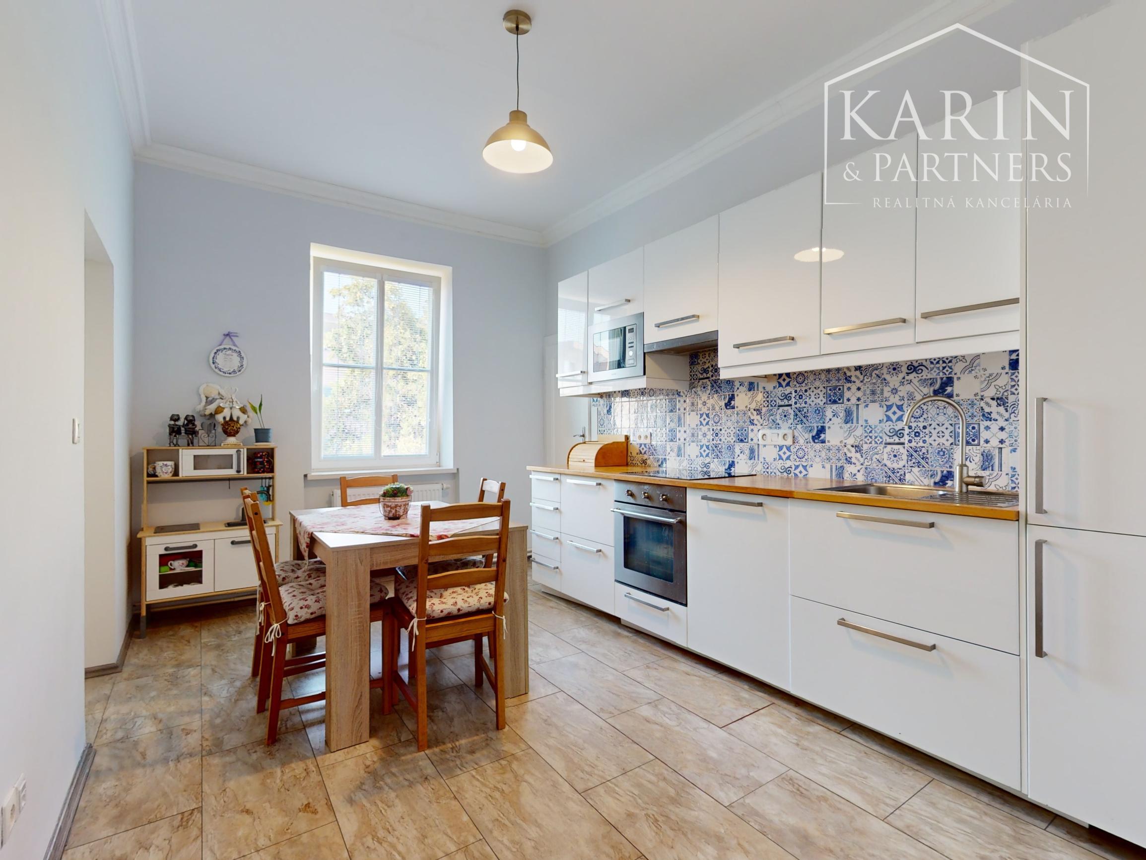 PREDANÝ : BYT 143 M2 + GARÁŽ + TERASY + LODŽIA VO VILE NA KRAMÁROCH, KRÁSNY VYHĽAD, NA SKOK VŠADE