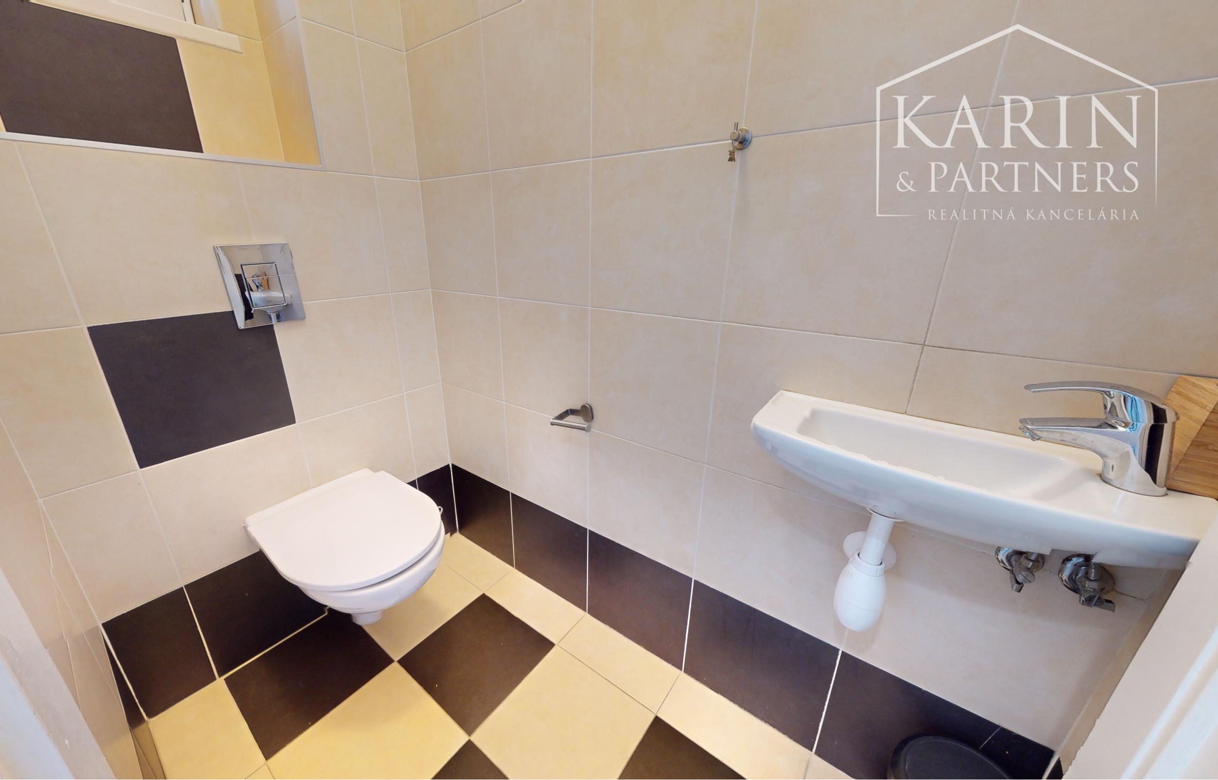 PREDANÝ : BYT 143 M2 + GARÁŽ + TERASY + LODŽIA VO VILE NA KRAMÁROCH, KRÁSNY VYHĽAD, NA SKOK VŠADE