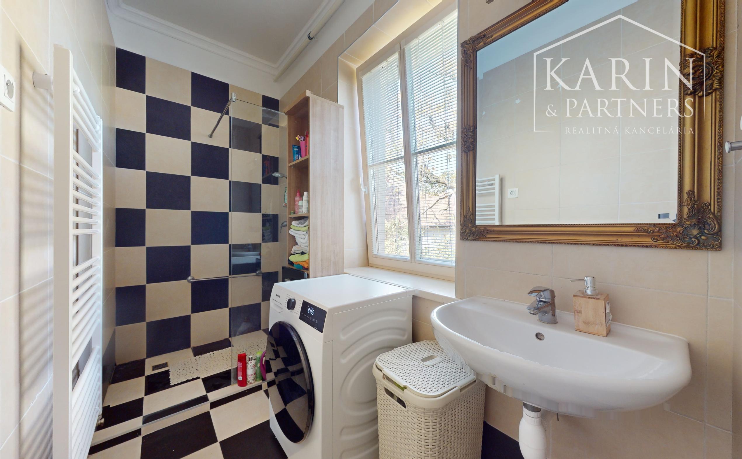 PREDANÝ : BYT 143 M2 + GARÁŽ + TERASY + LODŽIA VO VILE NA KRAMÁROCH, KRÁSNY VYHĽAD, NA SKOK VŠADE