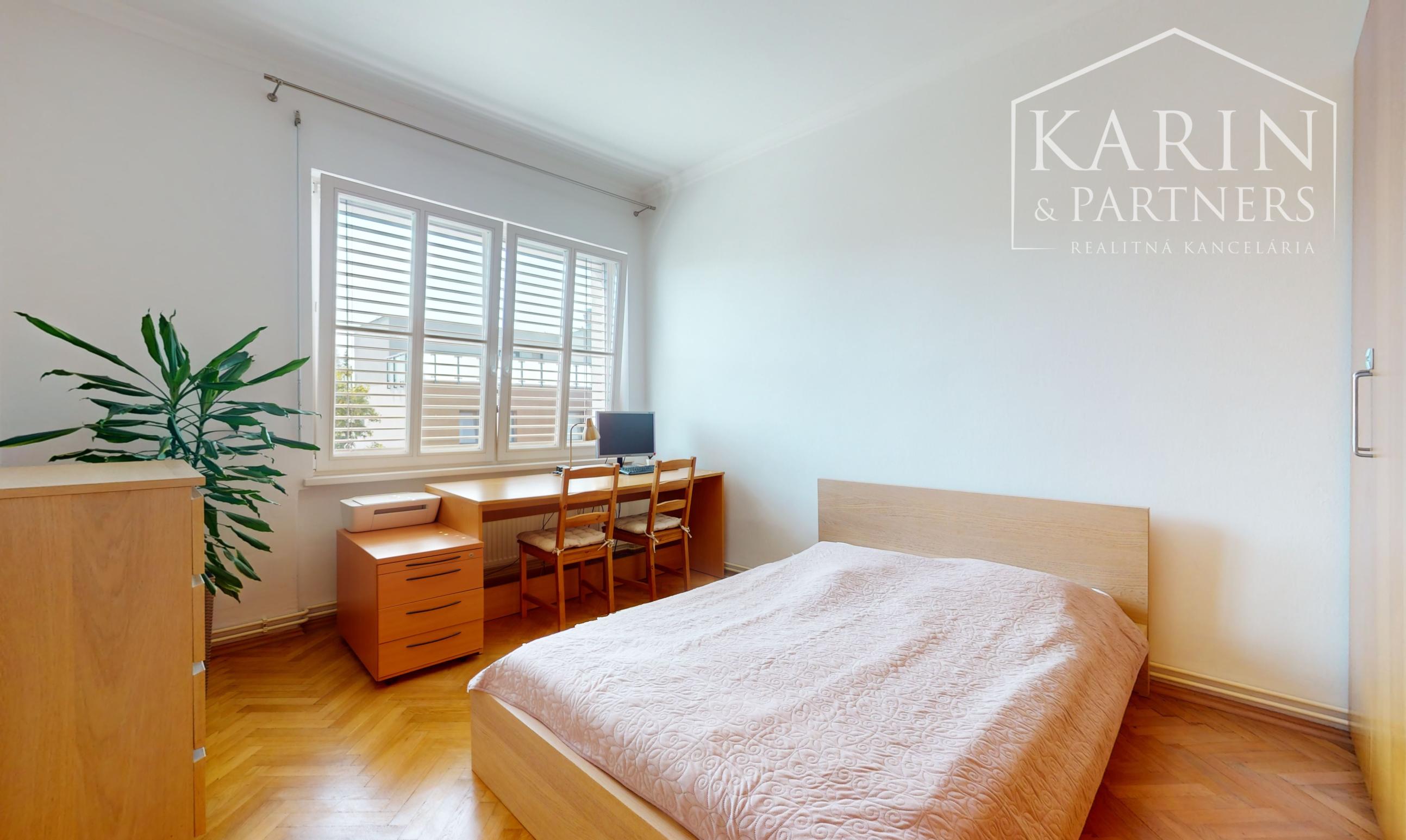 PREDANÝ : BYT 143 M2 + GARÁŽ + TERASY + LODŽIA VO VILE NA KRAMÁROCH, KRÁSNY VYHĽAD, NA SKOK VŠADE