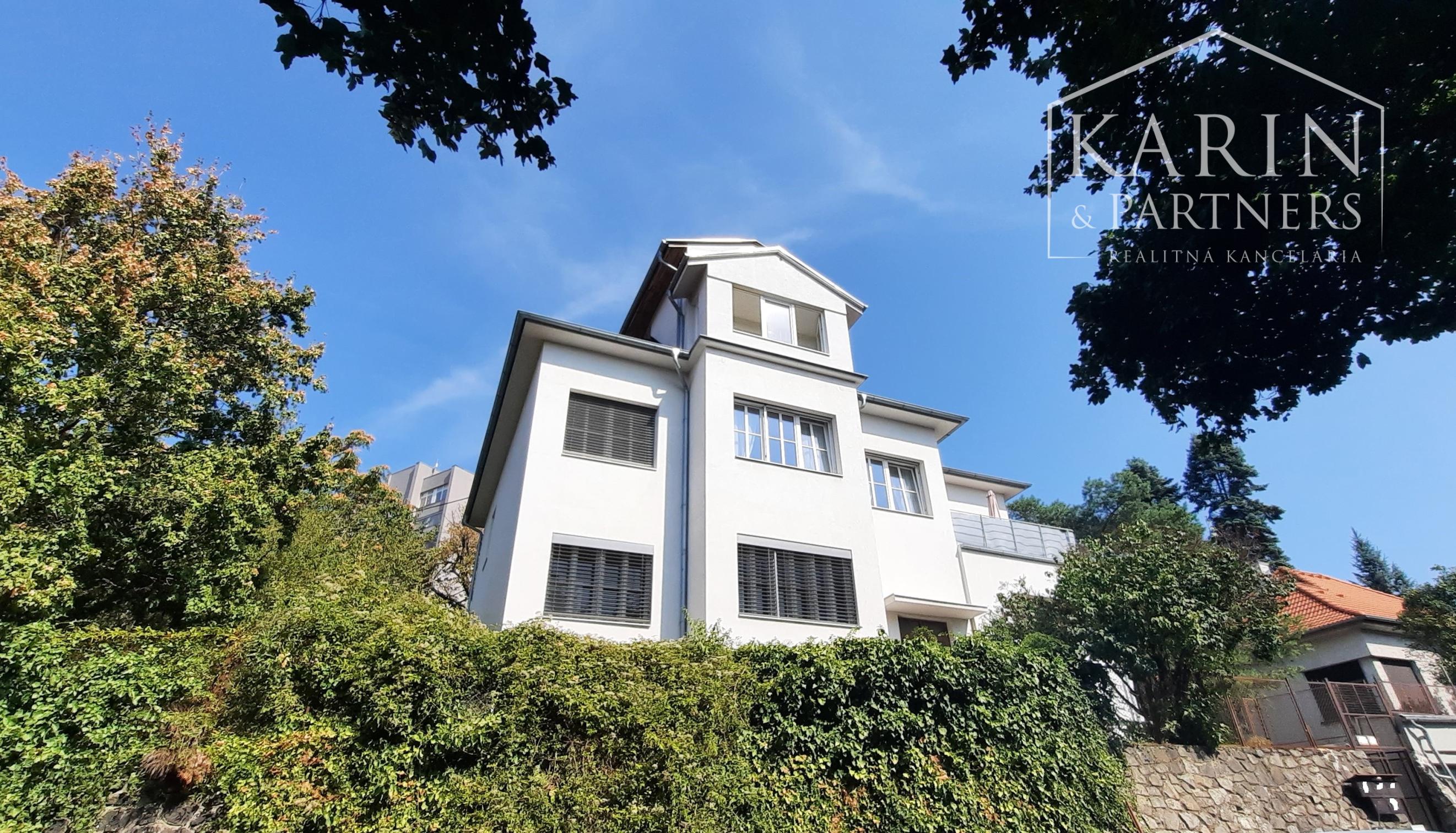 PREDANÝ : BYT 143 M2 + GARÁŽ + TERASY + LODŽIA VO VILE NA KRAMÁROCH, KRÁSNY VYHĽAD, NA SKOK VŠADE