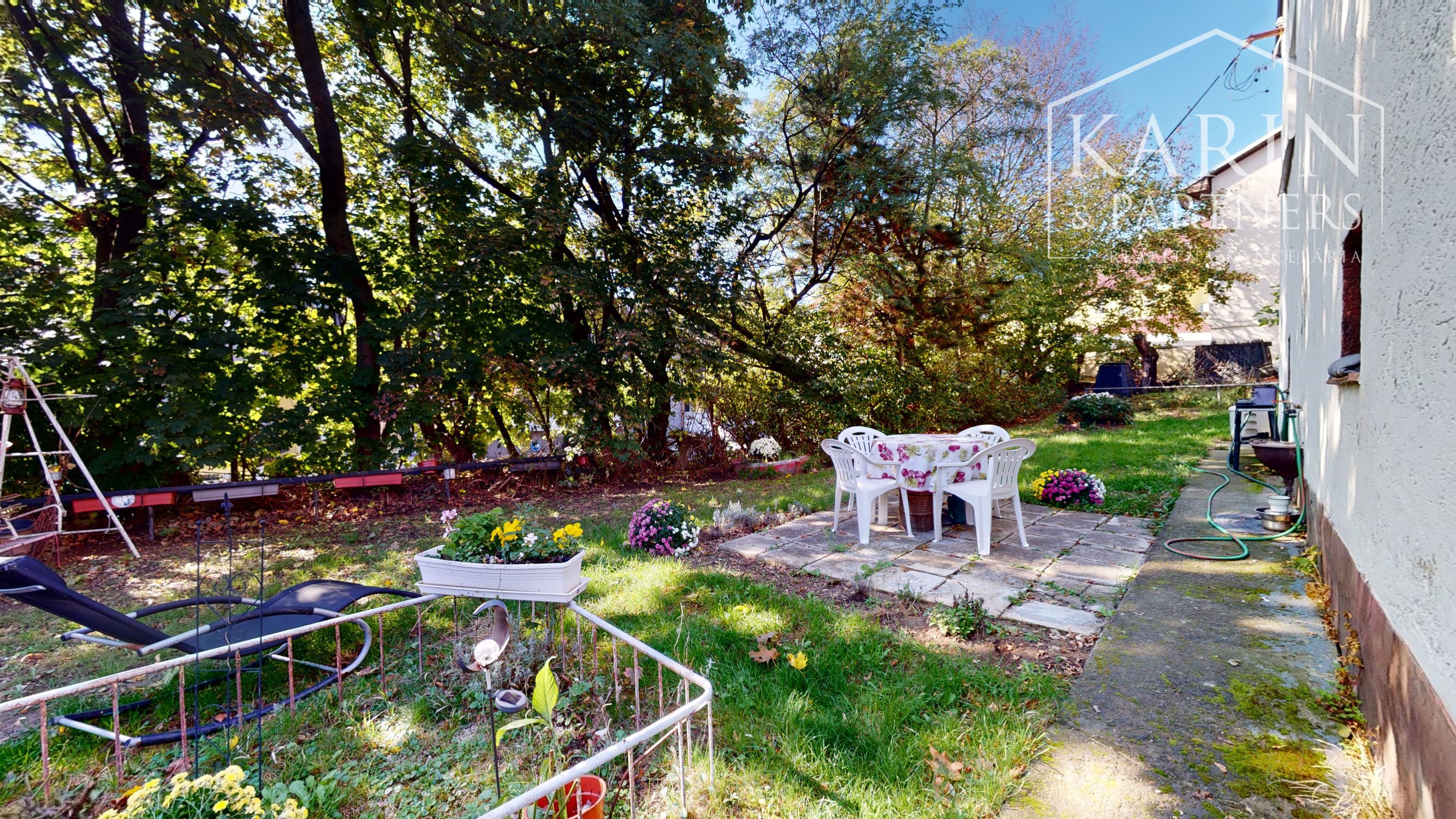 REZERVOVANÝ - Rodinný dom na lukratívnom mieste v Bratislave -  Koliba, Jeséniova ulica.