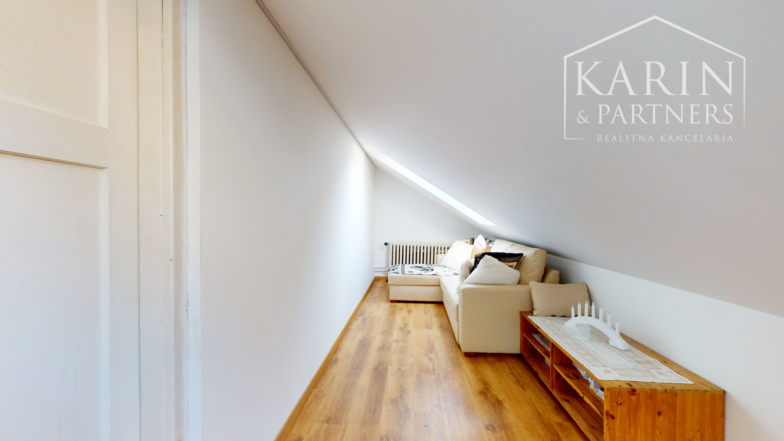 REZERVOVANÝ - Rodinný dom na lukratívnom mieste v Bratislave -  Koliba, Jeséniova ulica.