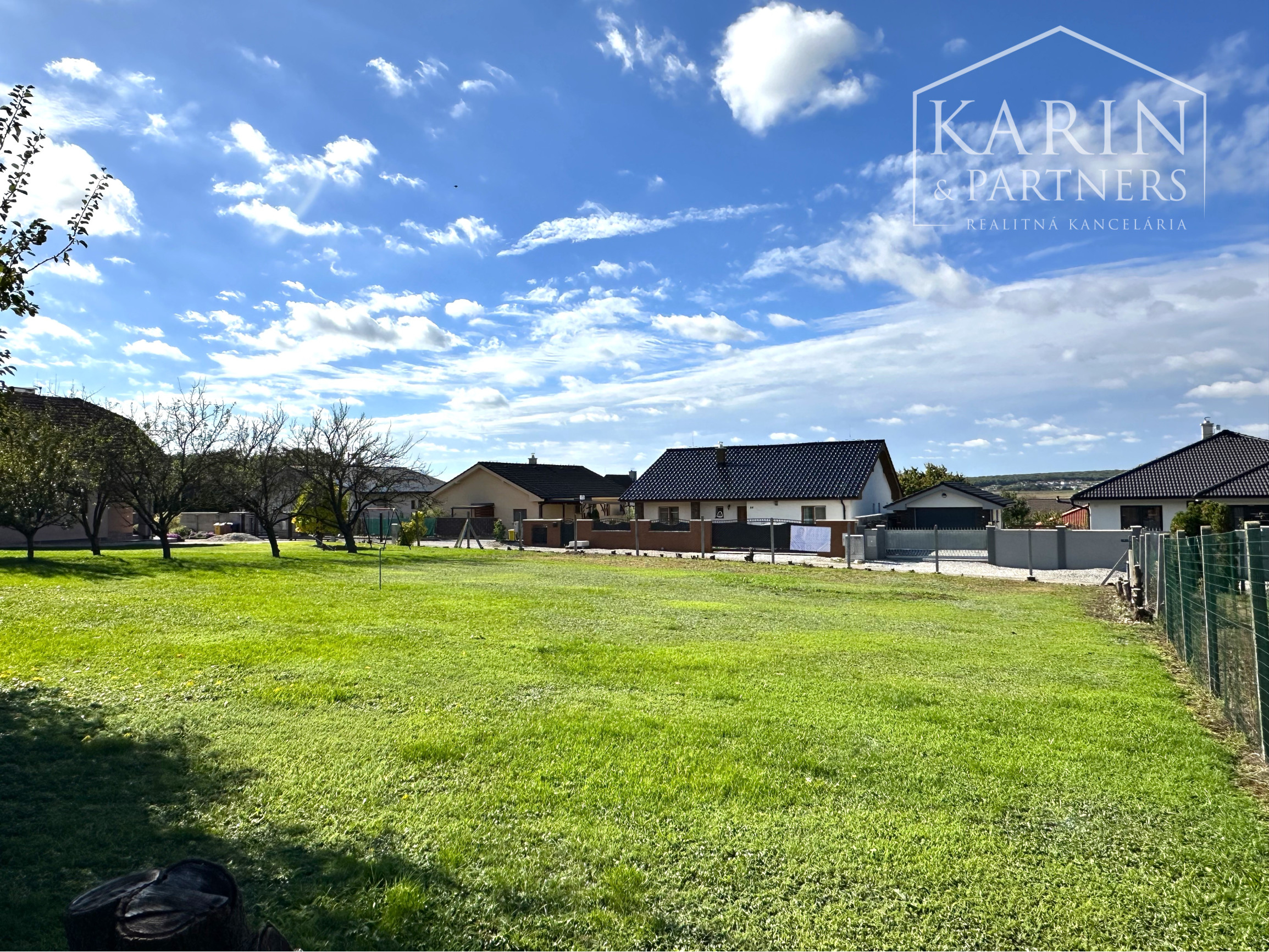 Rovinatý stavebný pozemok NITRA - Predaný