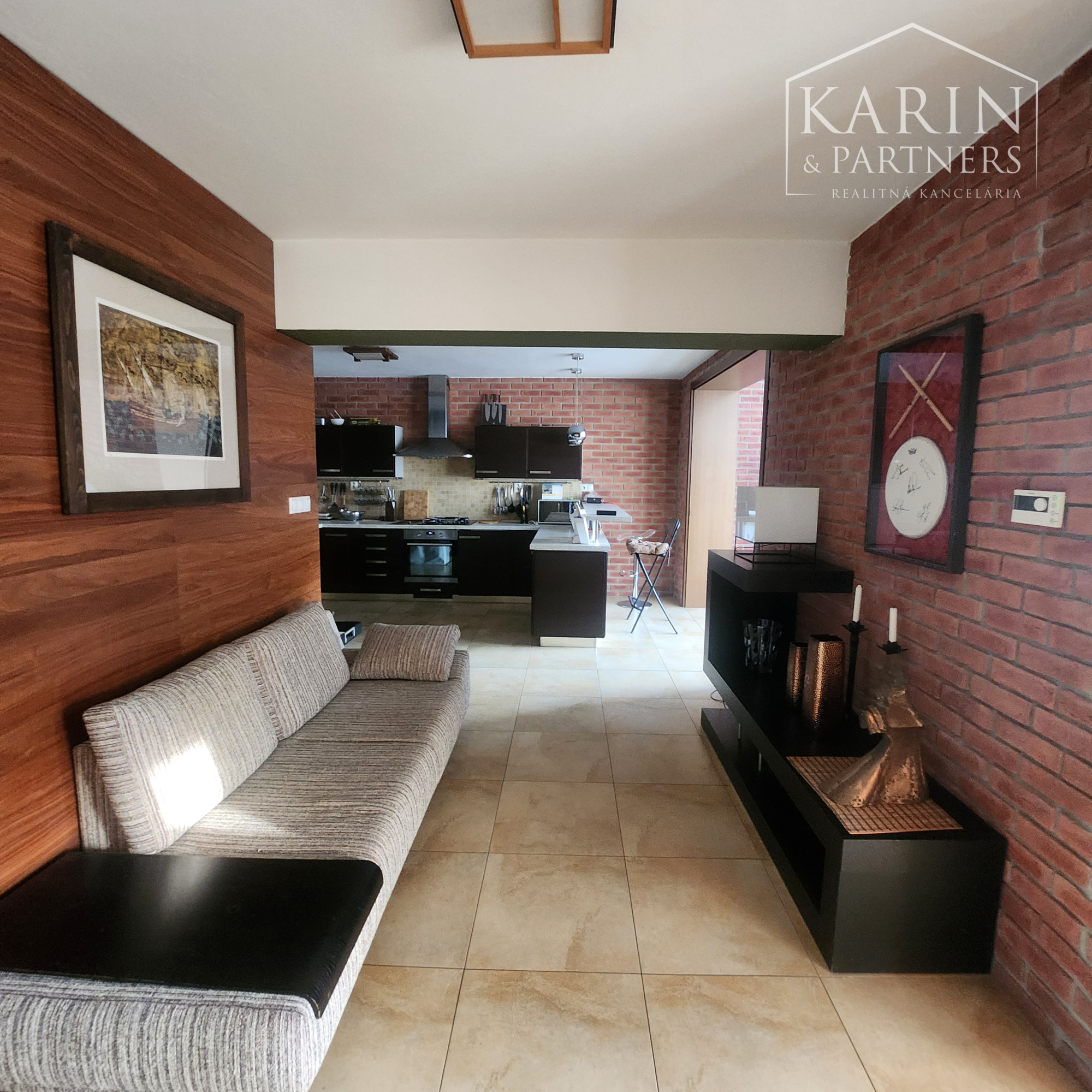 Predaj luxusný 5 izbový rodinný dom situovaný v prominentnej časti mesta Trenčín