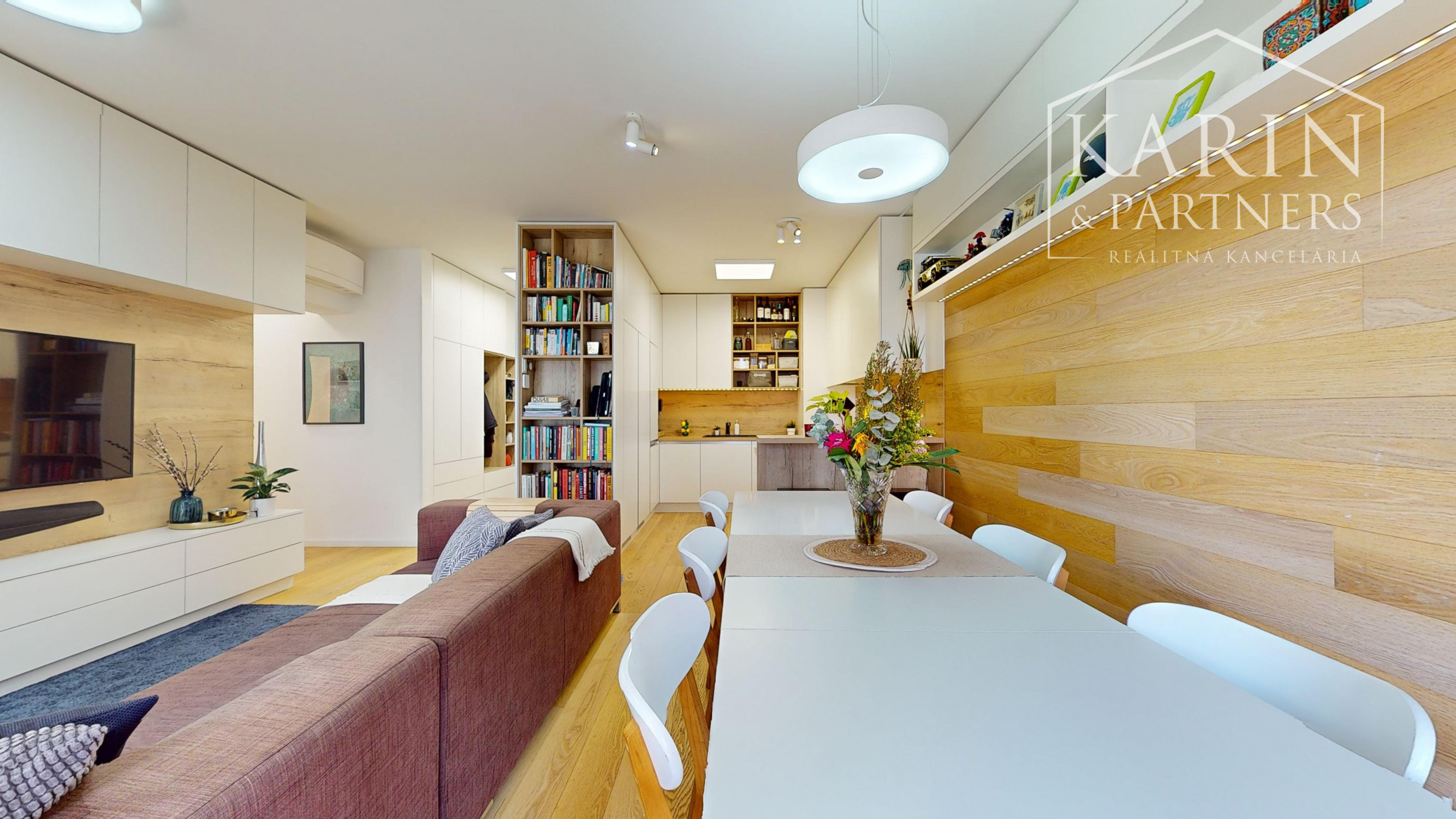 REZERVOVANÝ KOMPLETNE ZARIADENÝ ŠTVORIZBOVÝ BYT S BALKÓNOM V PETRŽALKE - SLNEČNICE