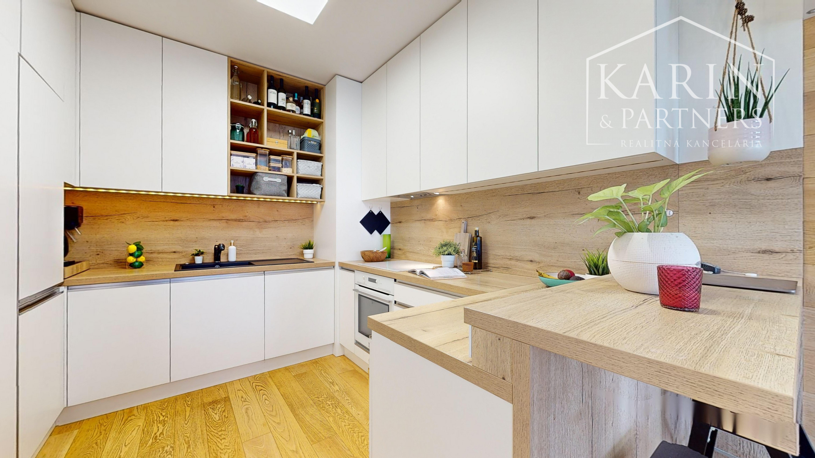 REZERVOVANÝ KOMPLETNE ZARIADENÝ ŠTVORIZBOVÝ BYT S BALKÓNOM V PETRŽALKE - SLNEČNICE