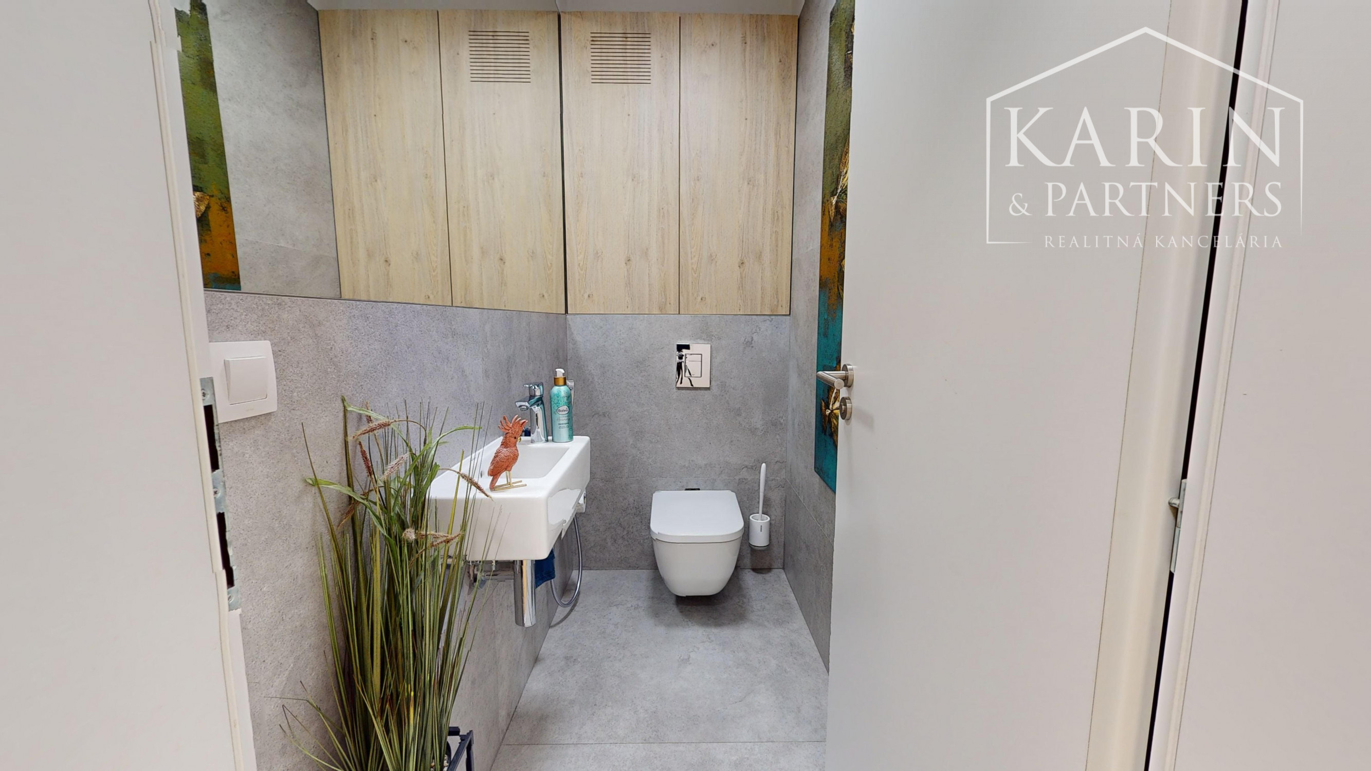 REZERVOVANÝ KOMPLETNE ZARIADENÝ ŠTVORIZBOVÝ BYT S BALKÓNOM V PETRŽALKE - SLNEČNICE