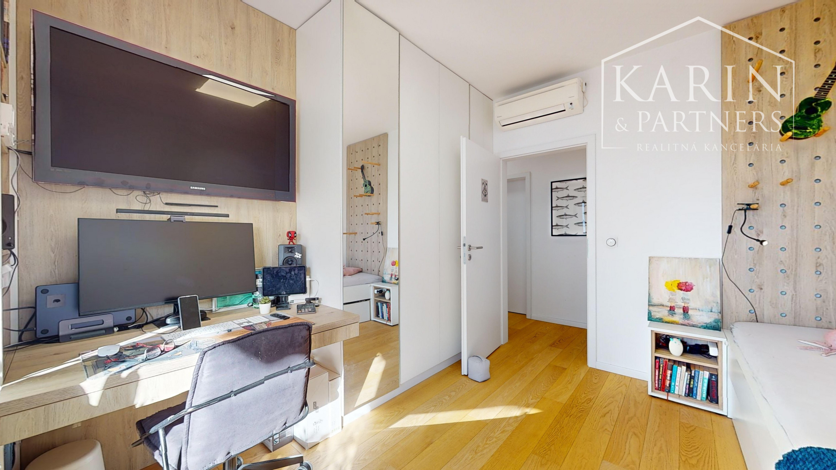 REZERVOVANÝ KOMPLETNE ZARIADENÝ ŠTVORIZBOVÝ BYT S BALKÓNOM V PETRŽALKE - SLNEČNICE