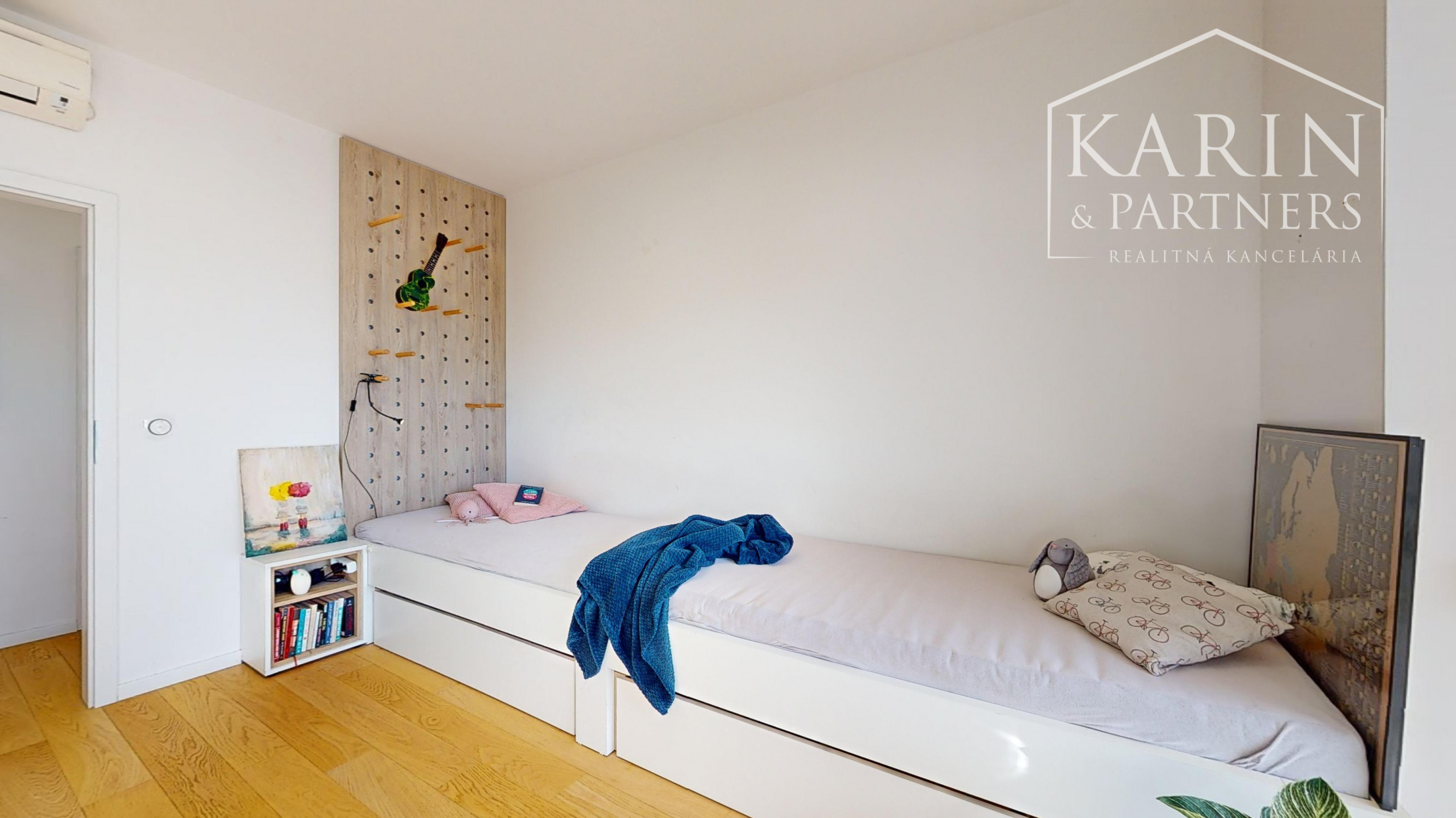 REZERVOVANÝ KOMPLETNE ZARIADENÝ ŠTVORIZBOVÝ BYT S BALKÓNOM V PETRŽALKE - SLNEČNICE