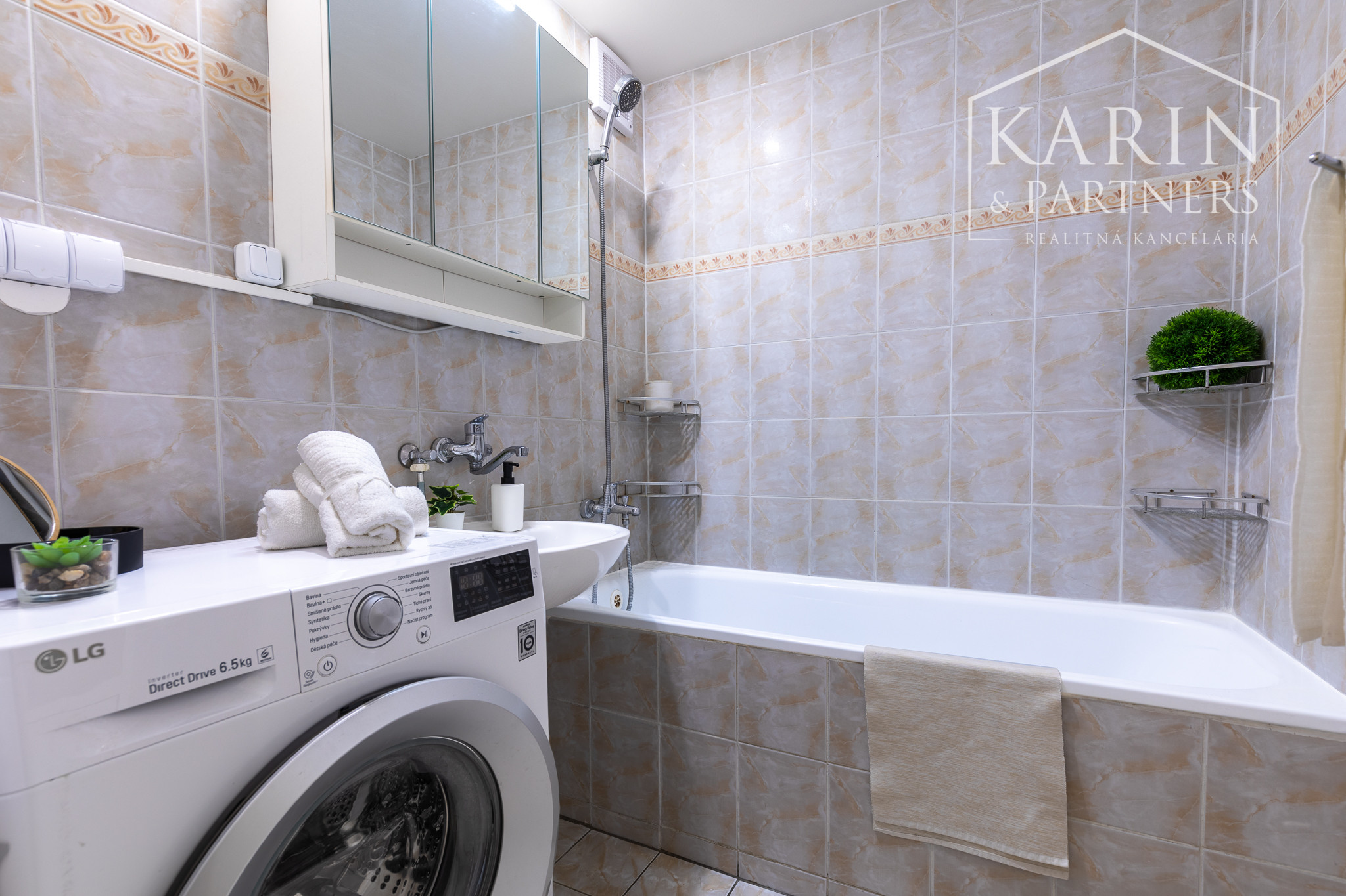 Priestranný 2-izbový byt v obľúbenej lokalite Nitra - Klokočina, PREDANÝ