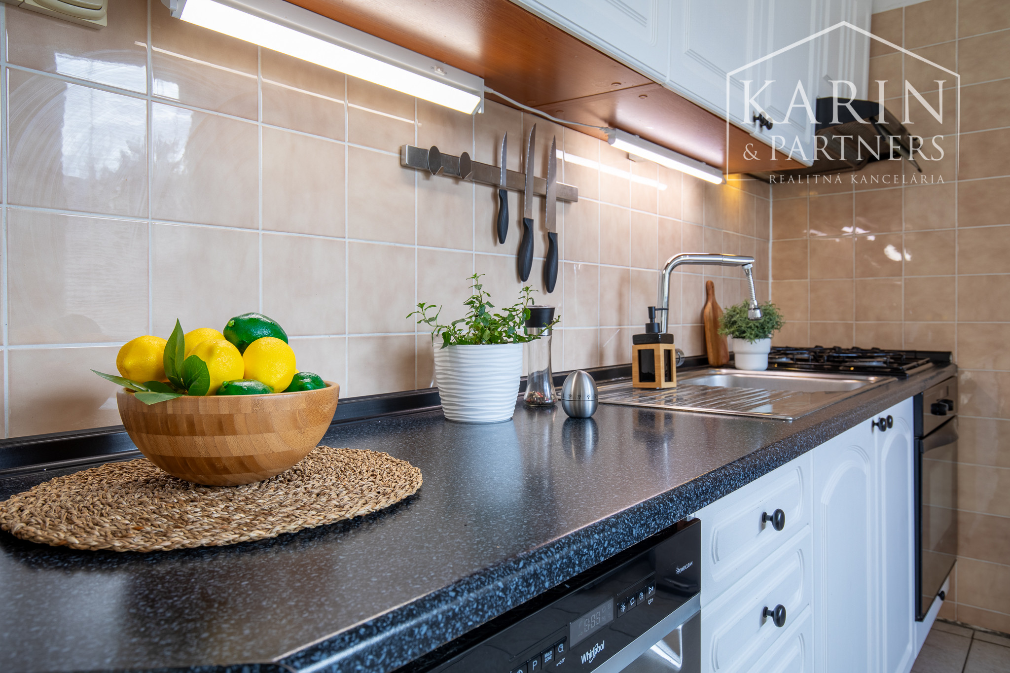 Priestranný 2-izbový byt v obľúbenej lokalite Nitra - Klokočina, PREDANÝ