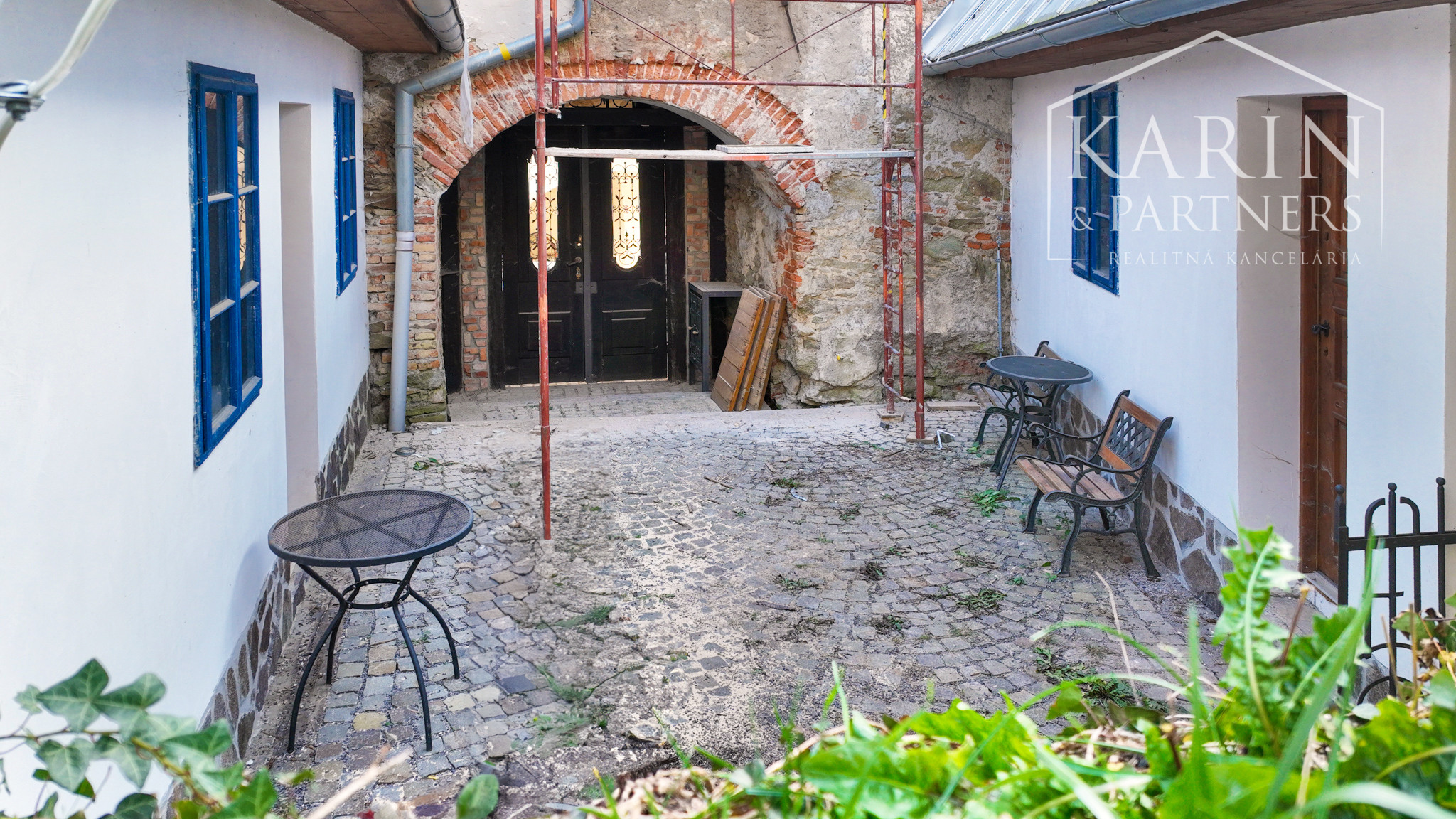 Dva apartmánové domy so záhradou a altánkom v historickom centre Banskej Štiavnice