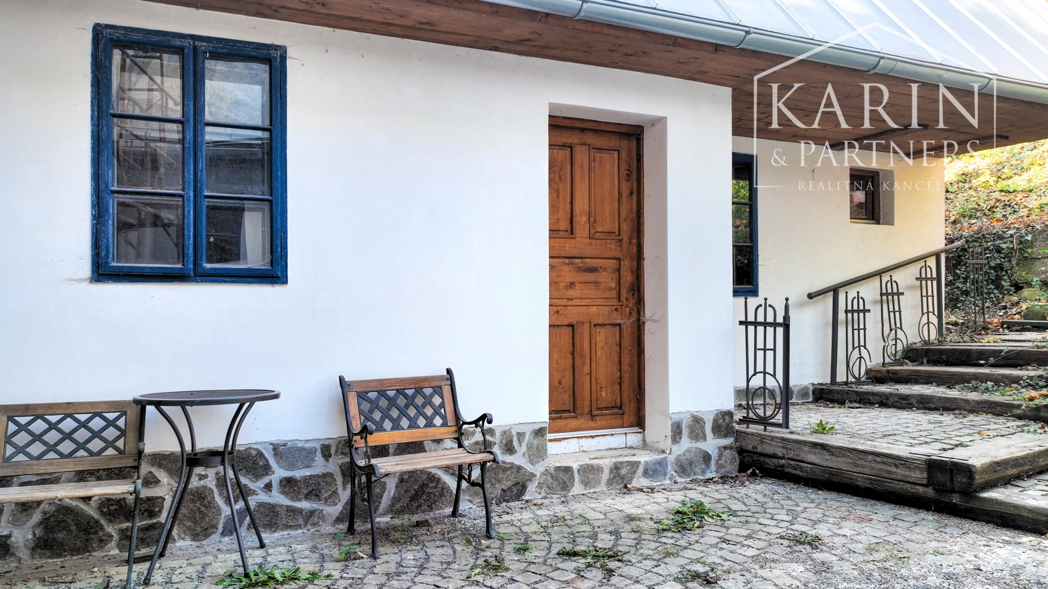 Dva apartmánové domy so záhradou a altánkom v historickom centre Banskej Štiavnice