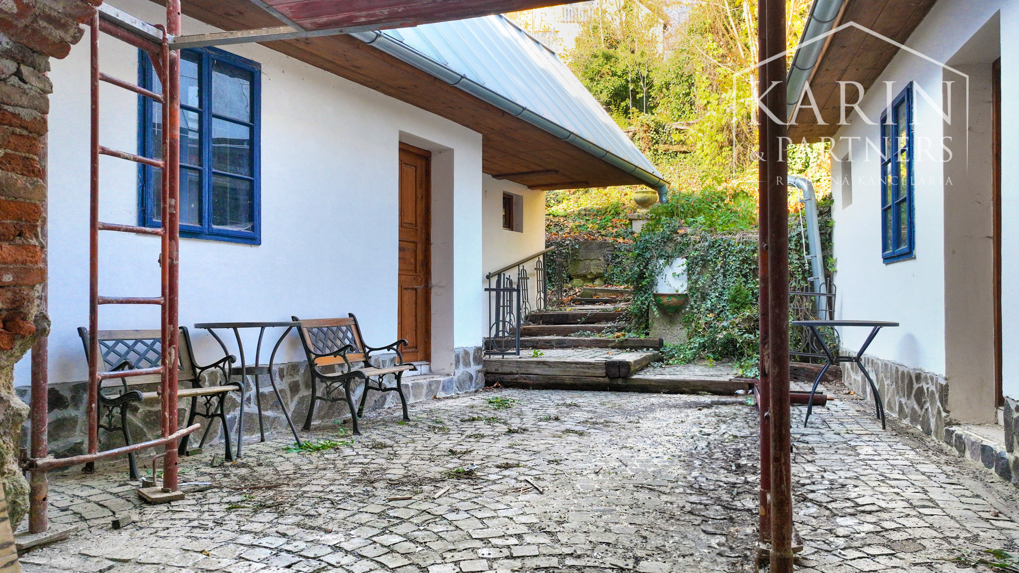 Dva apartmánové domy so záhradou a altánkom v historickom centre Banskej Štiavnice