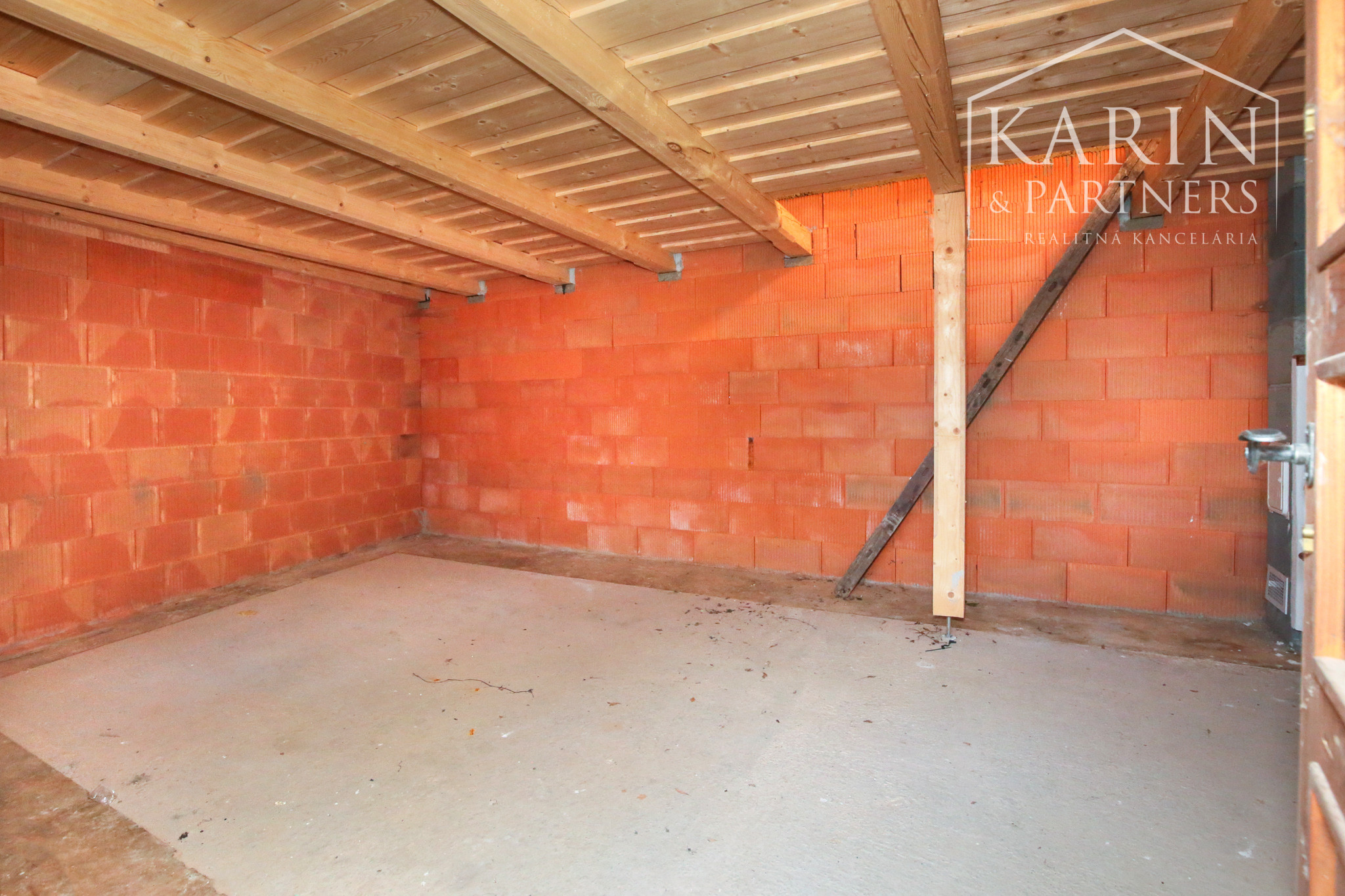 Dva apartmánové domy so záhradou a altánkom v historickom centre Banskej Štiavnice