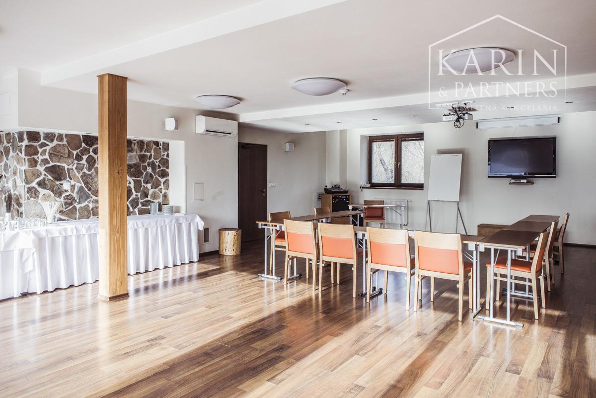NA PREDAJ HOTEL V REKREAČNEJ OBLASTI HARMÓNIA V MODRE