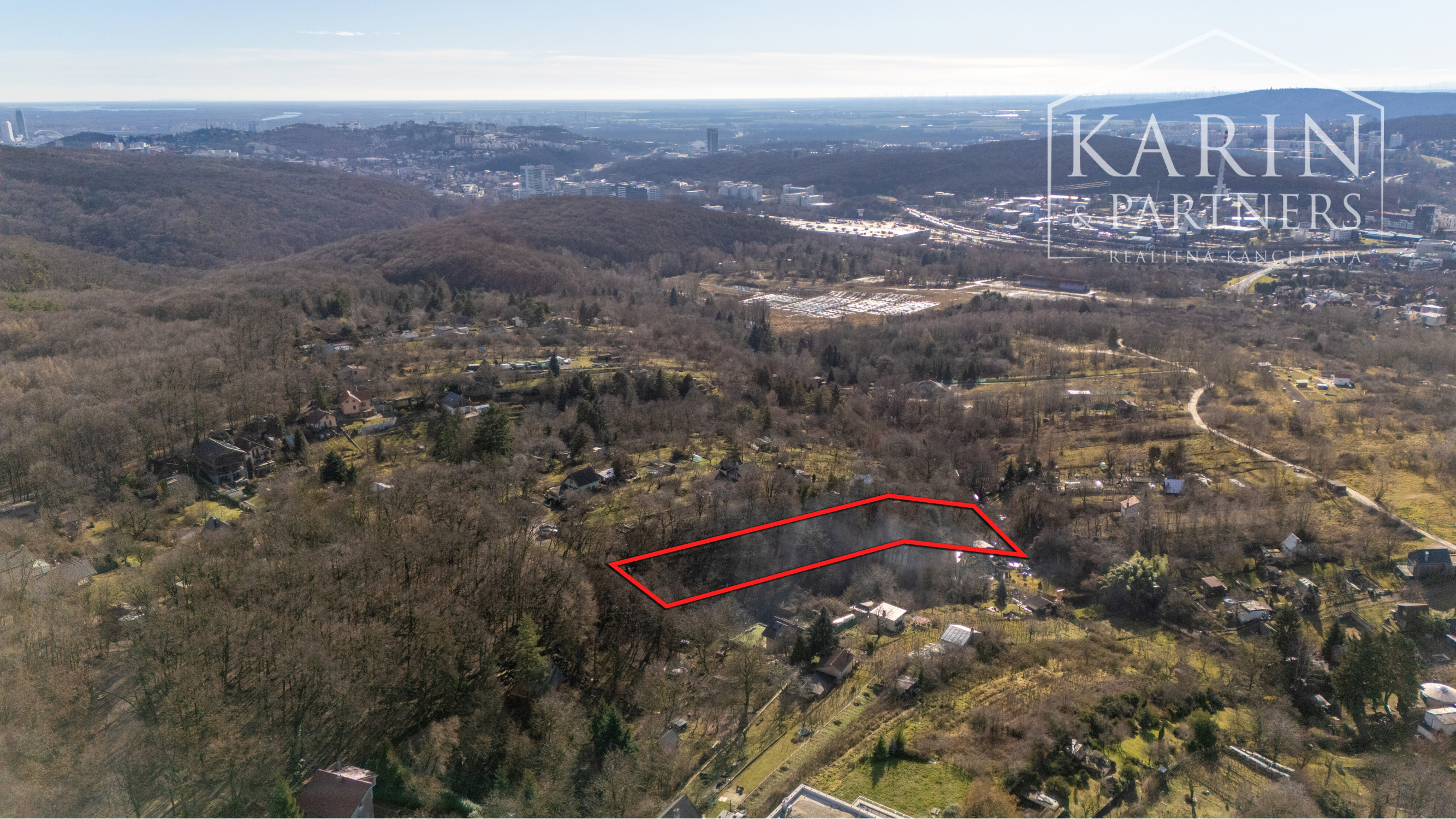 Rekreačný pozemok s chatkou | voda | elektrina | Lamač, Zlatá Hora