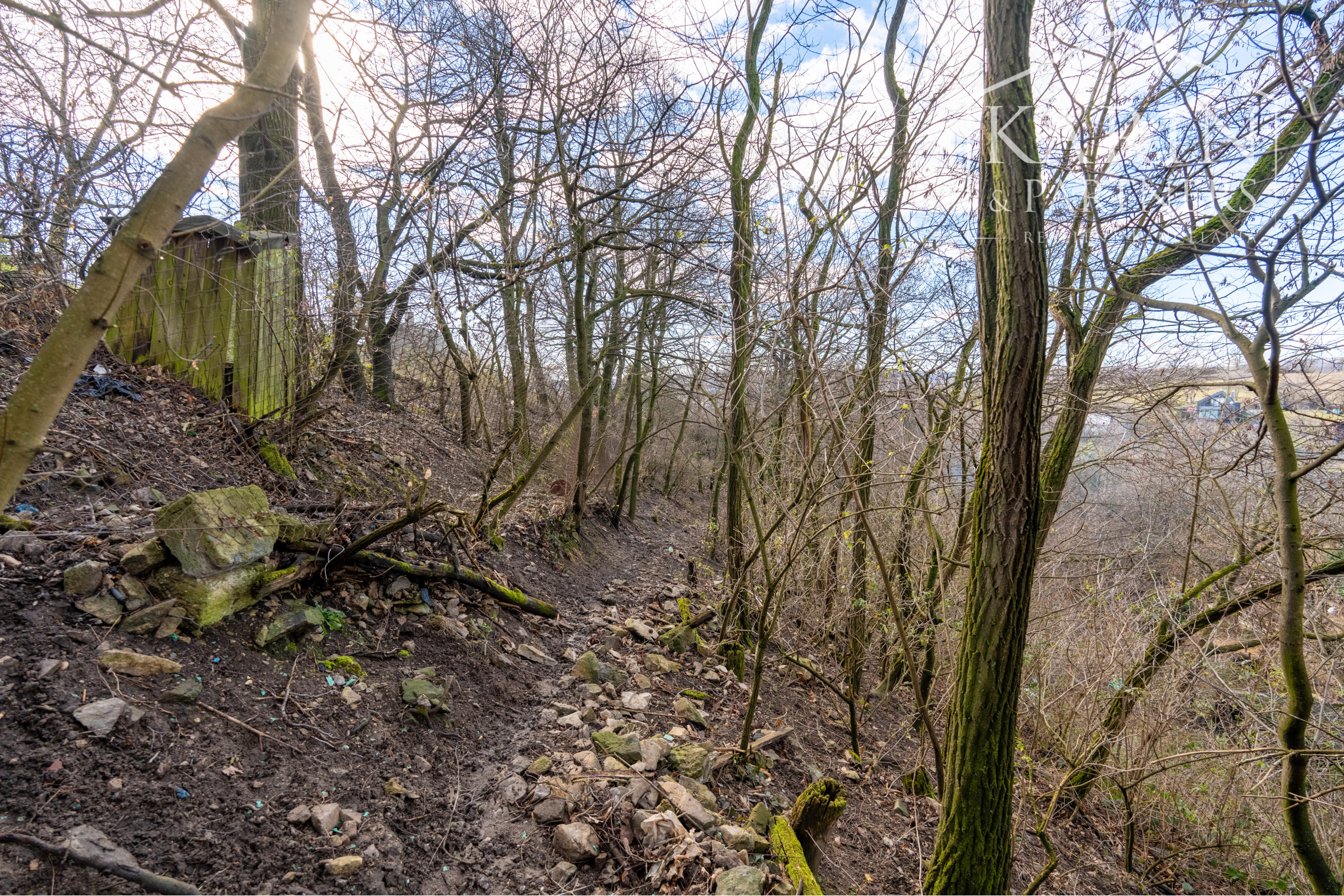 Pozemok s chatkou (1633 m²) v prostredí Bratislavského lesa – Lamač, Zlatá Hora