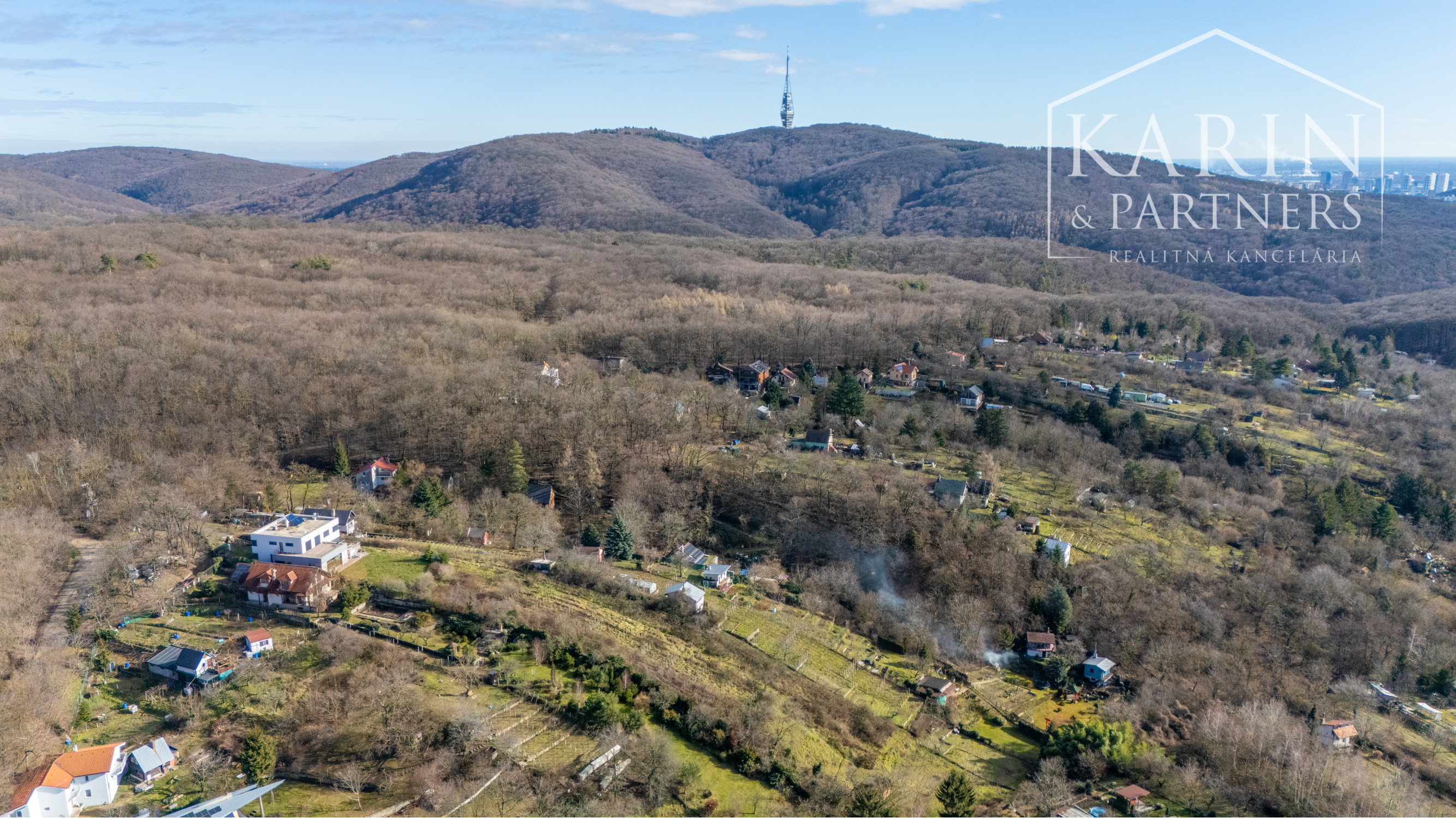 Pozemok s chatkou (1633 m²) v prostredí Bratislavského lesa – Lamač, Zlatá Hora