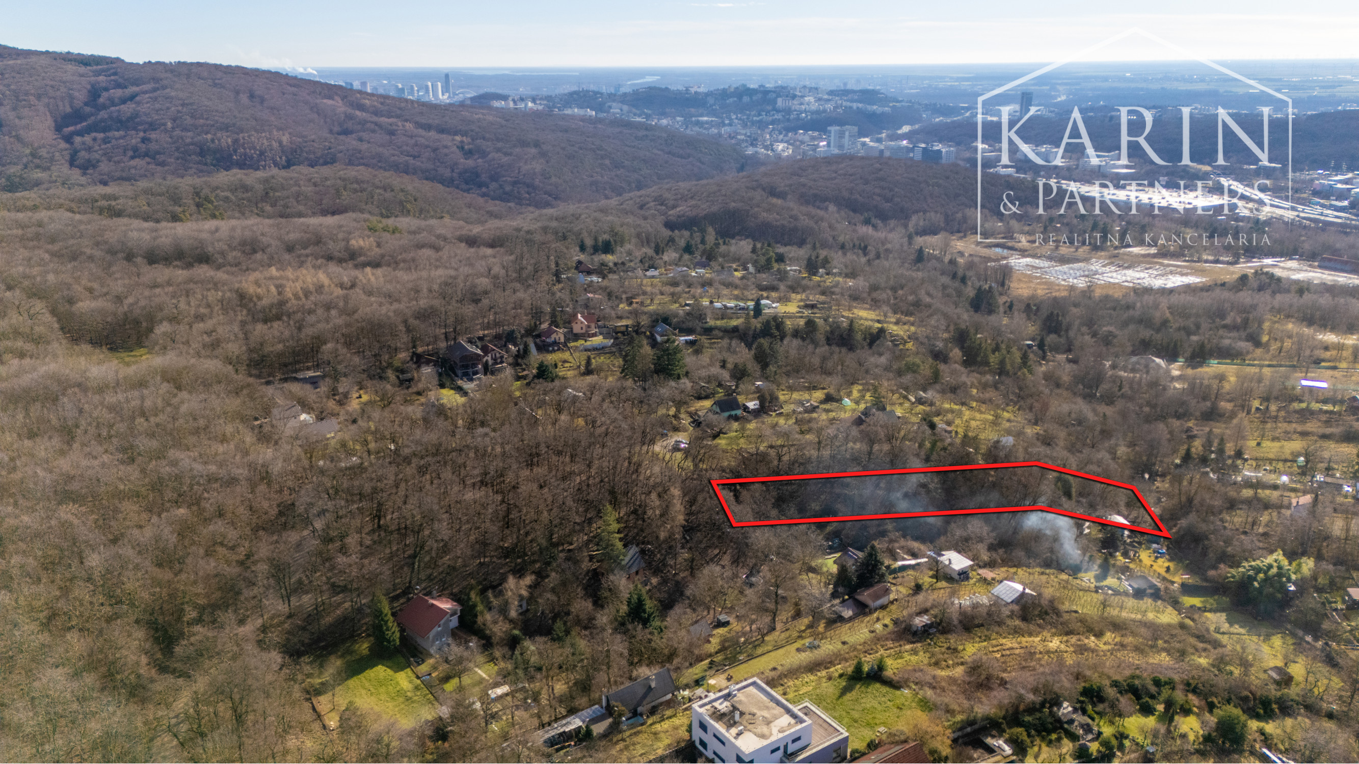 Pozemok s chatkou (1633 m²) v prostredí Bratislavského lesa – Lamač, Zlatá Hora