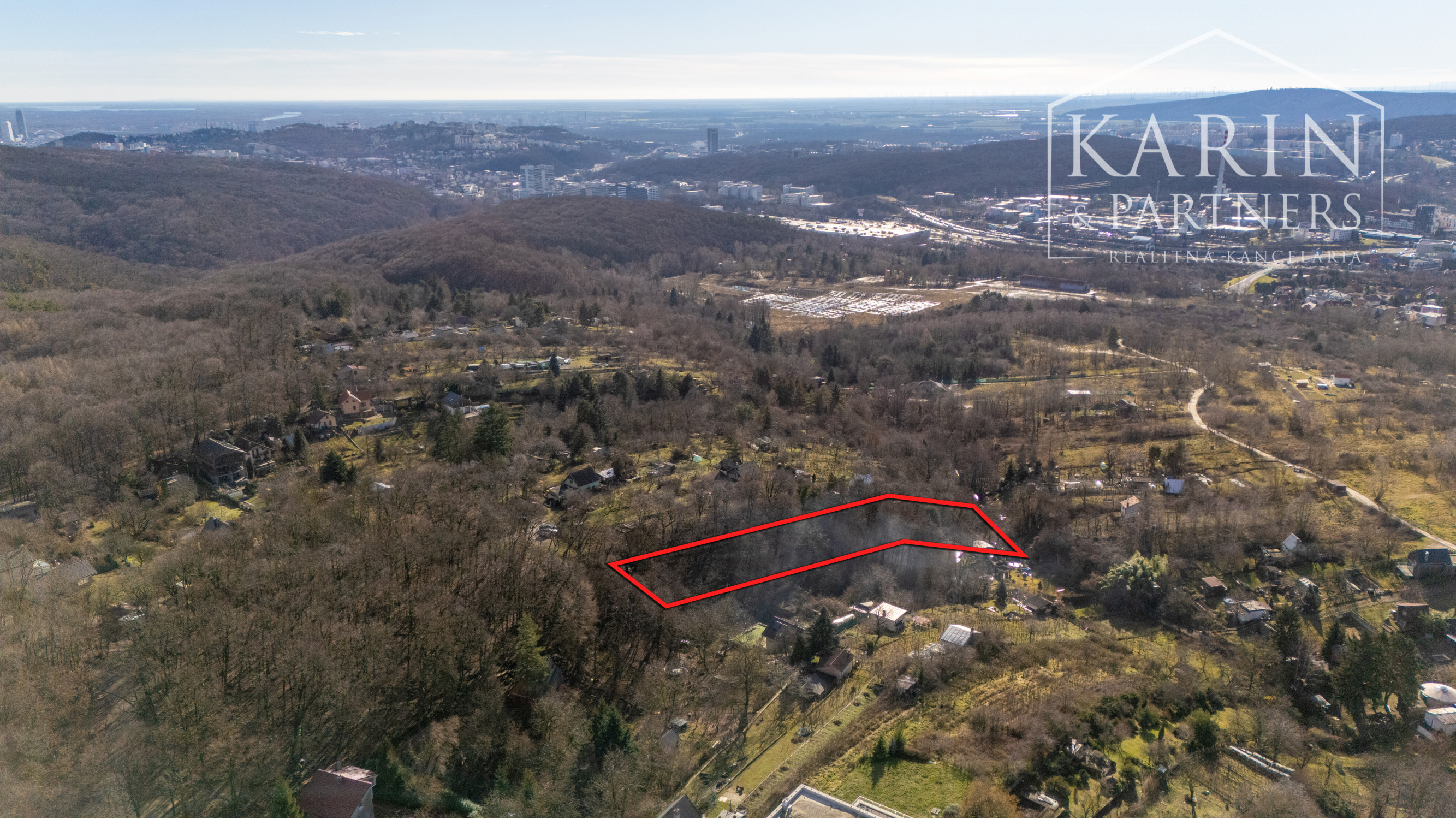 Pozemok s chatkou (1633 m²) v prostredí Bratislavského lesa – Lamač, Zlatá Hora