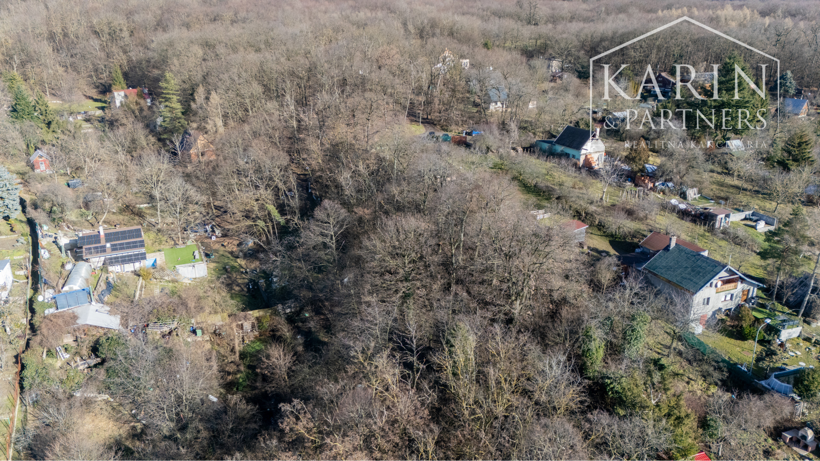 Pozemok s chatkou (1633 m²) v prostredí Bratislavského lesa – Lamač, Zlatá Hora