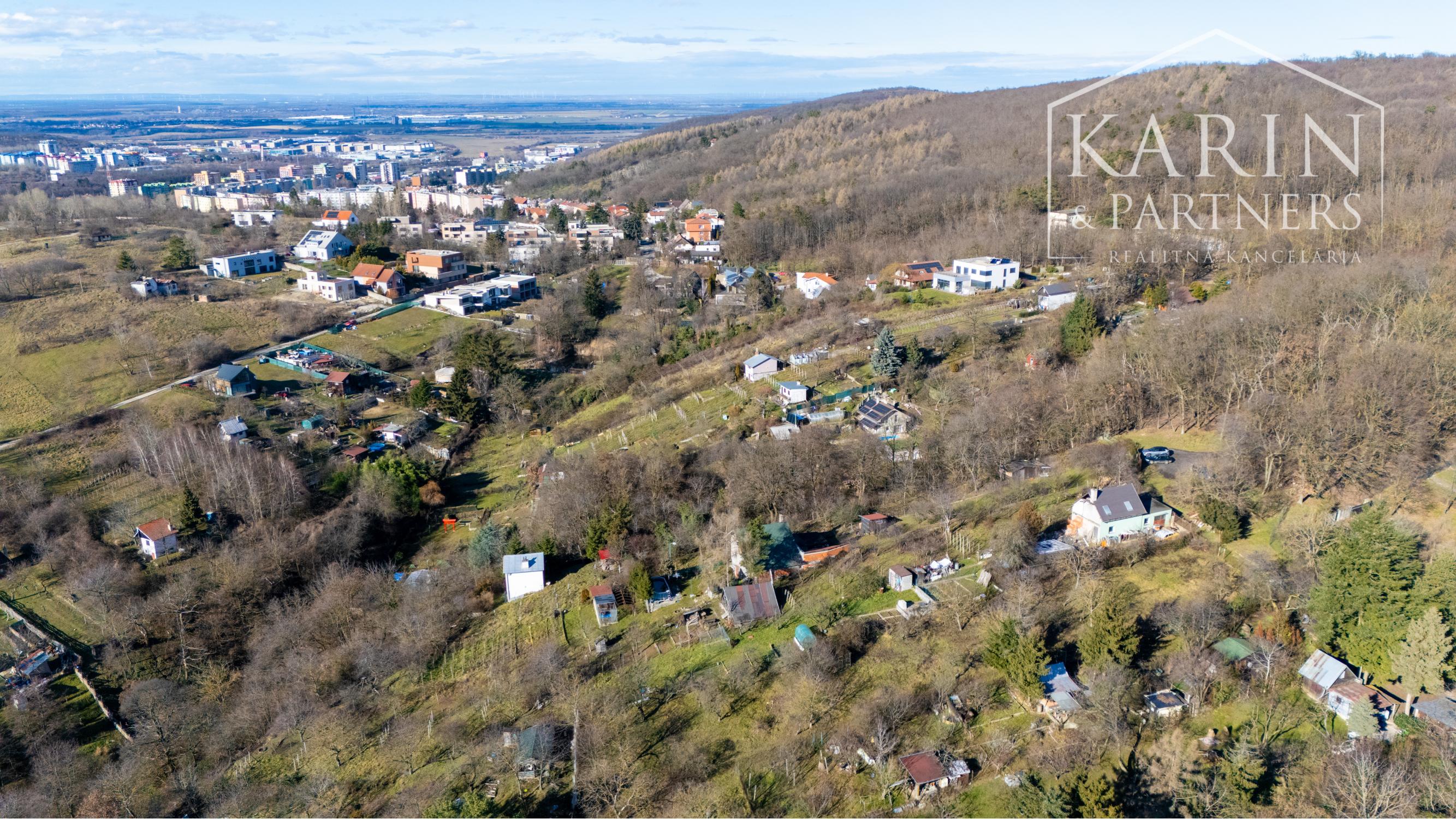 Pozemok s chatkou (1633 m²) v prostredí Bratislavského lesa – Lamač, Zlatá Hora