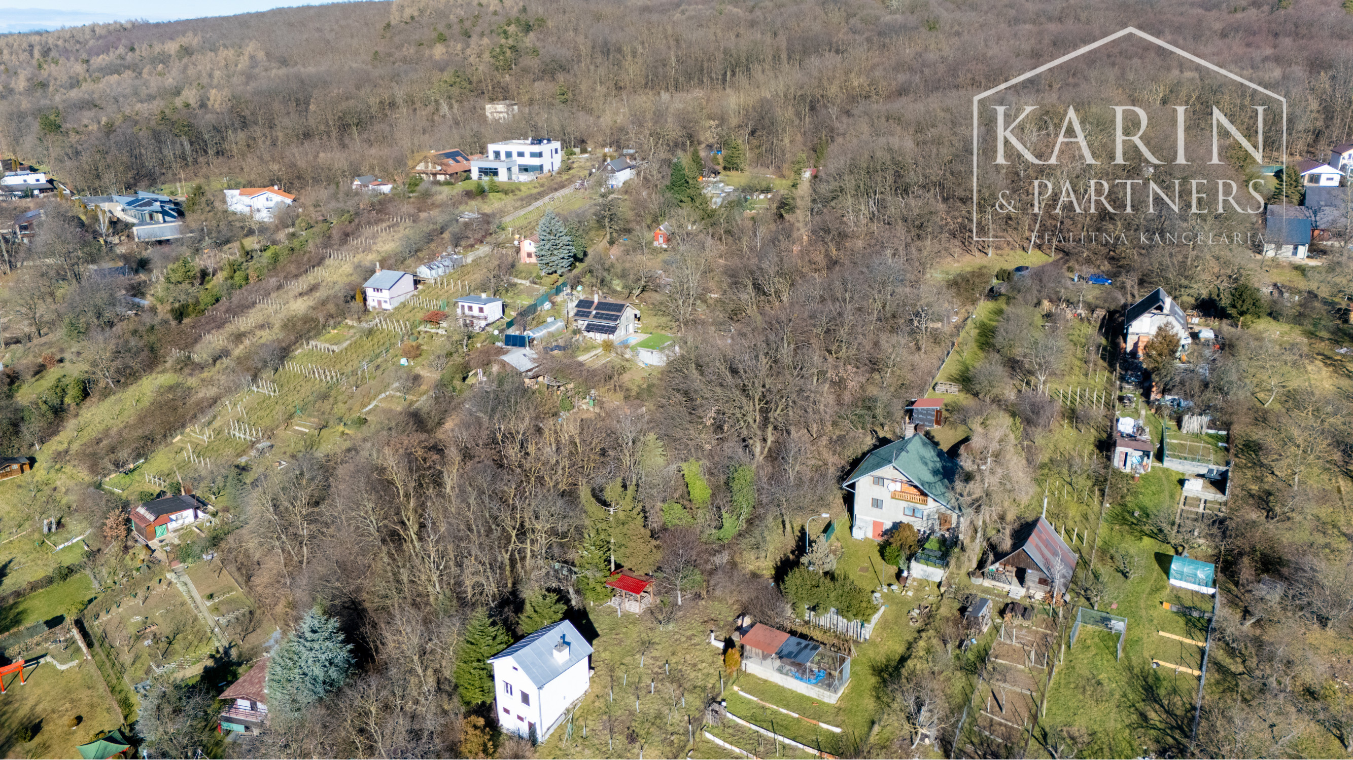 Pozemok s chatkou (1633 m²) v prostredí Bratislavského lesa – Lamač, Zlatá Hora