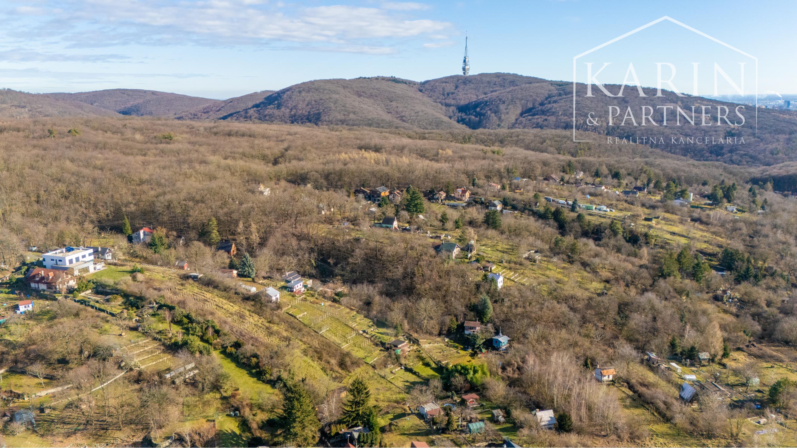 Pozemok s chatkou (1633 m²) v prostredí Bratislavského lesa – Lamač, Zlatá Hora