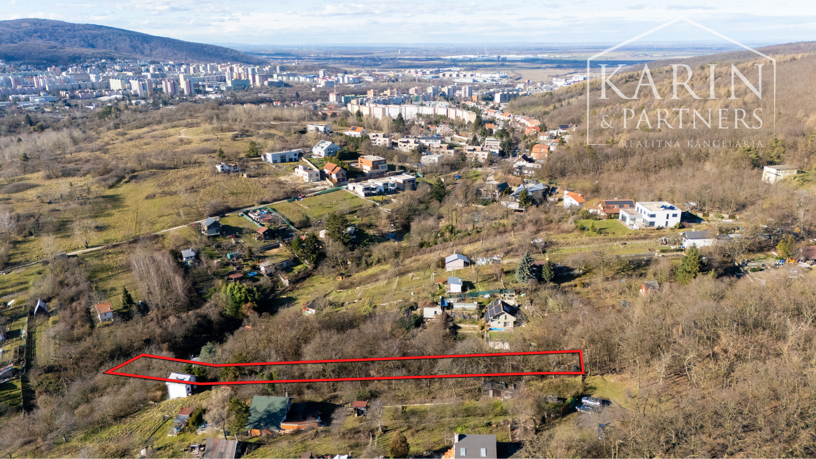 Pozemok s chatkou (1633 m²) v prostredí Bratislavského lesa – Lamač, Zlatá Hora