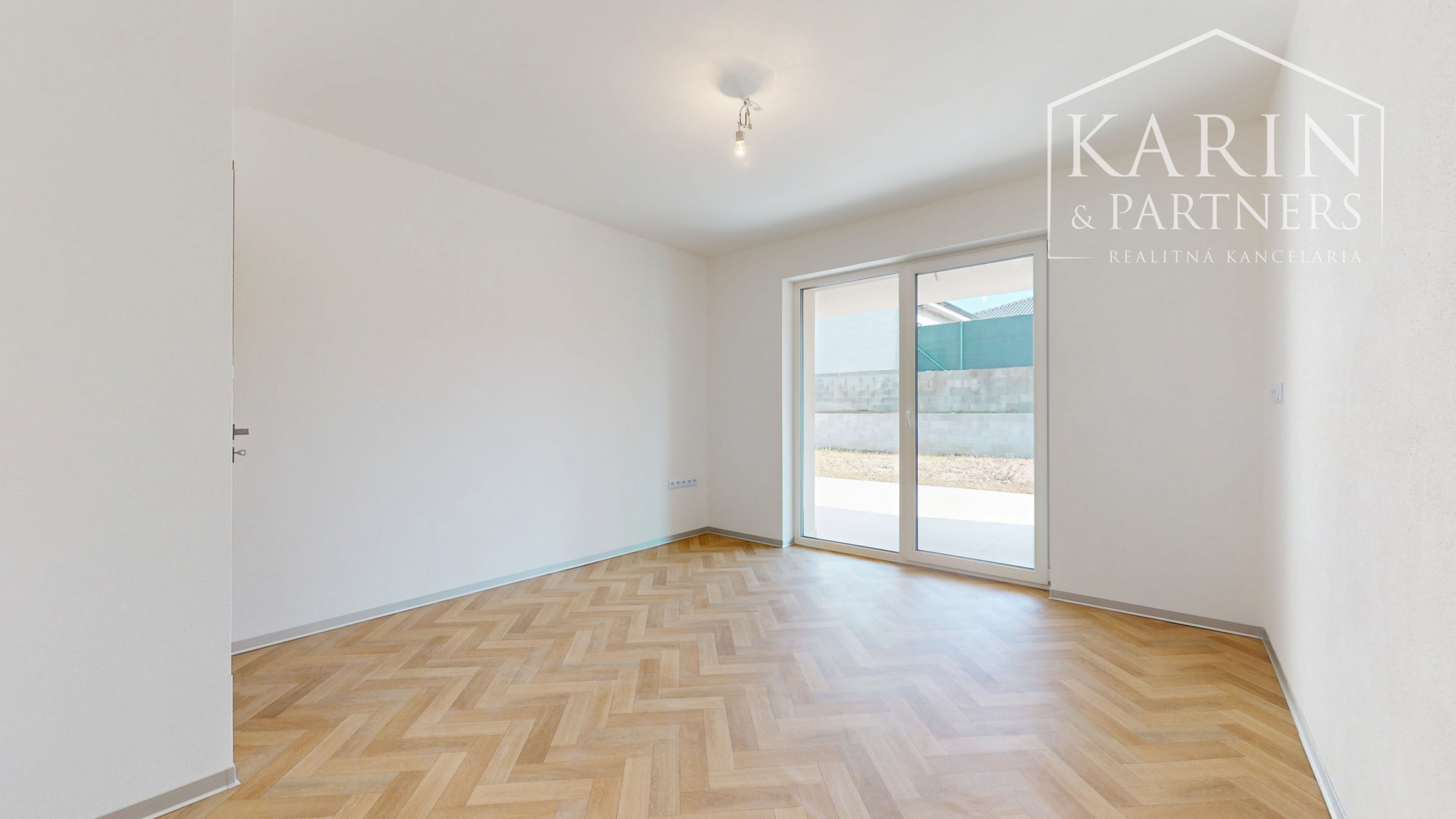 Na predaj novostavba 4 - izbový rodinný dom s dvoj garážou, Holíč.